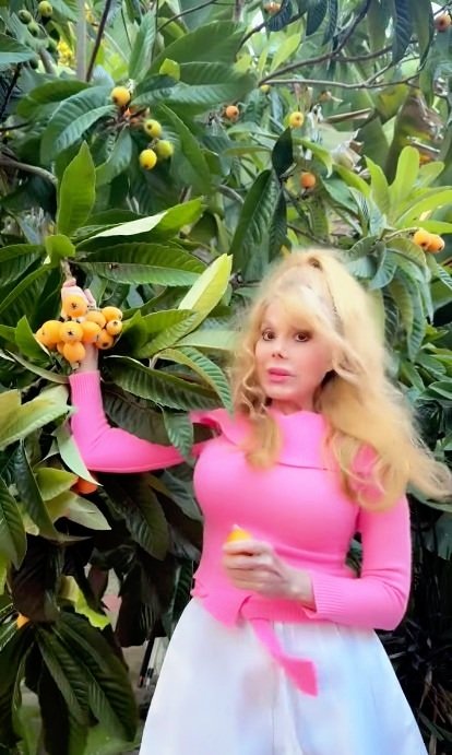 Poorman’s 15 Minutes of Fame: Charo (Actress, Singer, Comedian, Flamenco guitarist) episode artwork