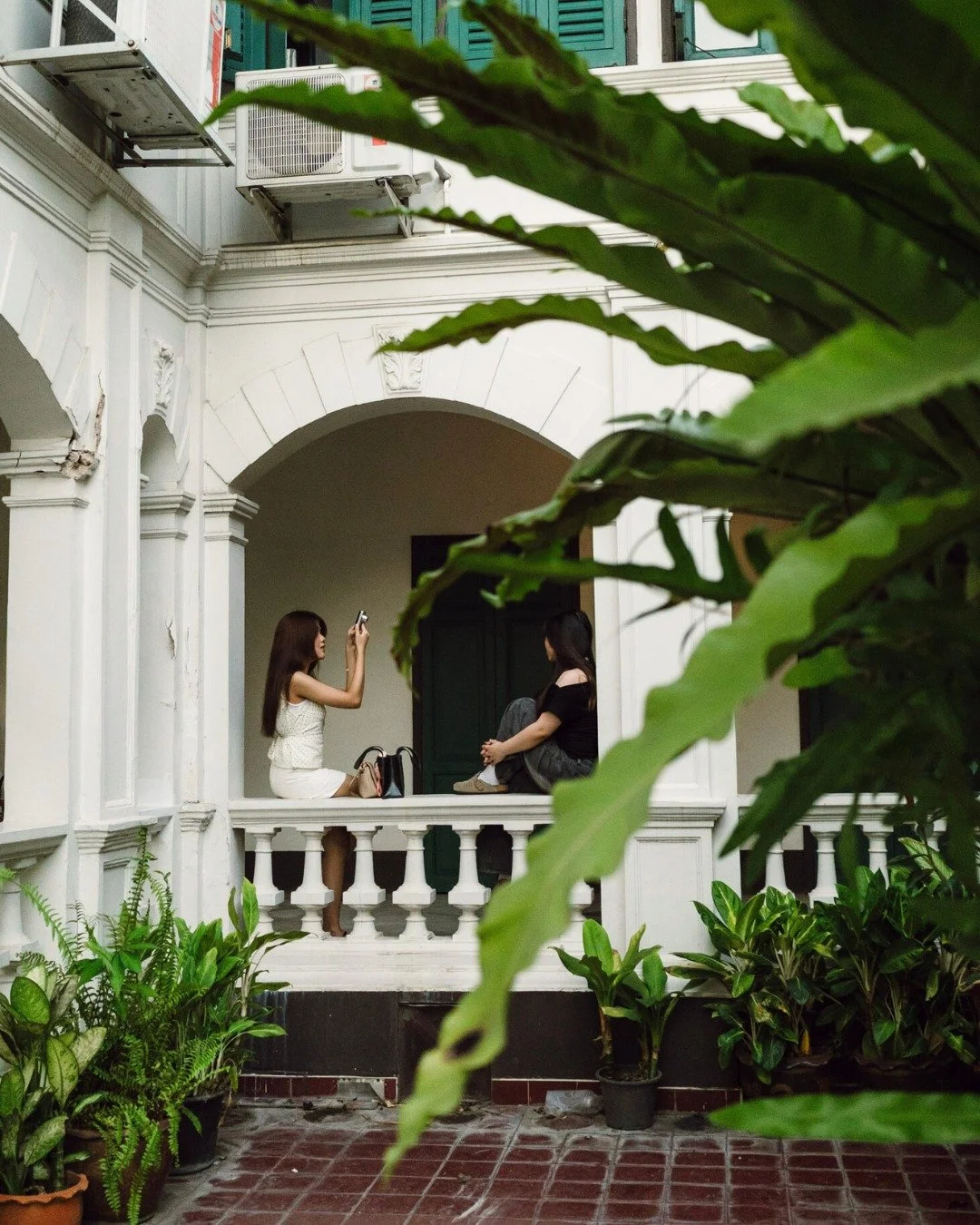 Visit Bangkok 1899's gallery room, lush outdoor garden and have a refreshing drink at Na Caf&eacute; for a break in the bustling city. This 126 year-old heritage home in the Nang Loeng neighborhood welcomes you.

Opening Hours:
🍵 Tuesdays-Sundays (c
