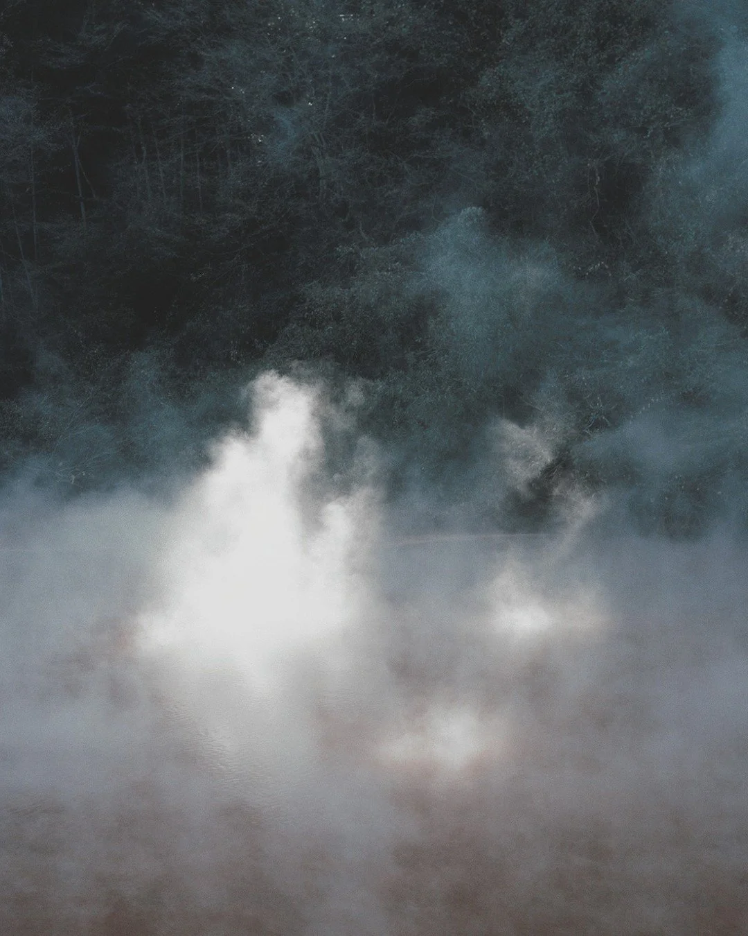 We are happy to announce our new artist-in-residence Kodo Chijiiwa! 

Born in Saga Prefecture, Kyushu, Japan in 1976, Kodo Chijiiwa is a photographer. He began his career in 2008 with a solo exhibition while residing in Germany. In 2019, he was invit