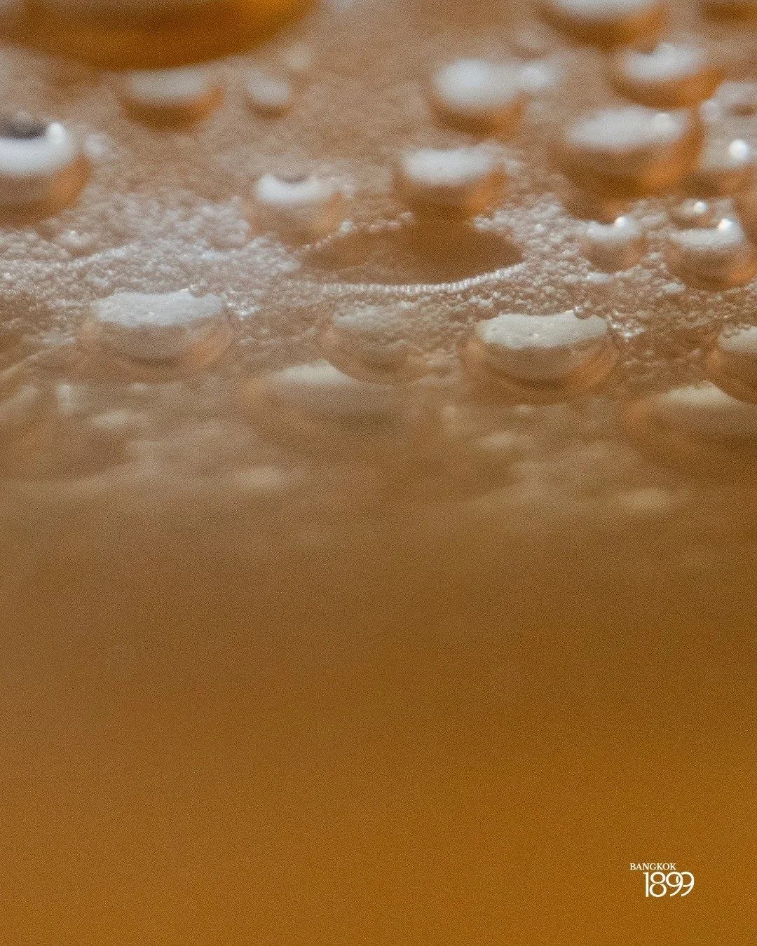 Na Caf&eacute; at Bangkok 1899 believes in keeping it close to home. From locally sourced ingredients and Thai flavors to kombucha brewed the slow, natural way, every choice we make is a commitment to the land.

When you know the story behind your fo