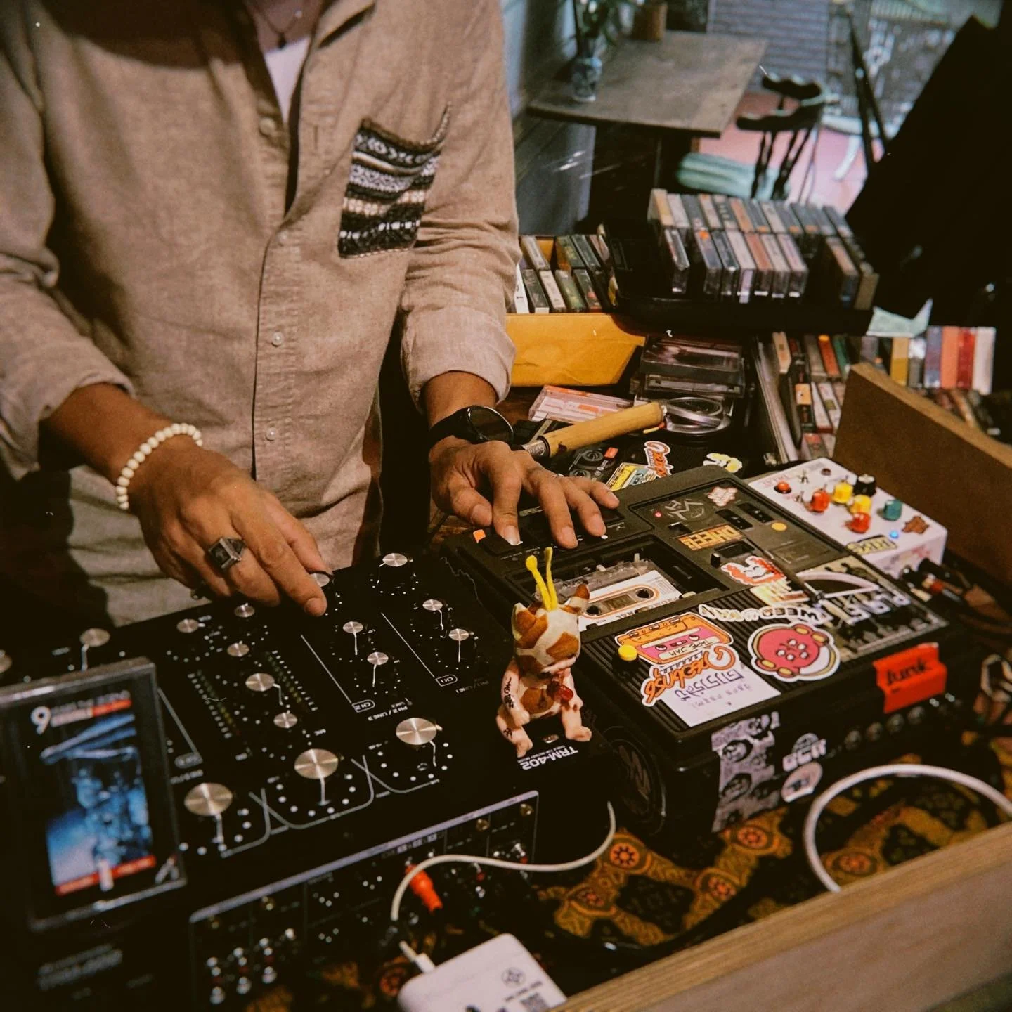 What a Saturday well spent 📼🎶

TapeJam (@tooman_tj) brought his cassette collection to Bar Na and took us on a sonic journey, music from across the globe and through the decades, all while sipping something good from Na Caf&eacute;. Thank you for b