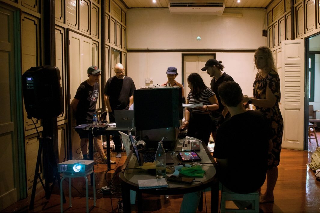 What a fun time at ARFI&rsquo;s Vid&eacute;o-mallette Workshop (@collectif_arfi)! Participants got hands-on with the vid&eacute;o-mallette (video suitcase), turning personal objects, found items, hand drawings, and printed photos into mesmerizing mov