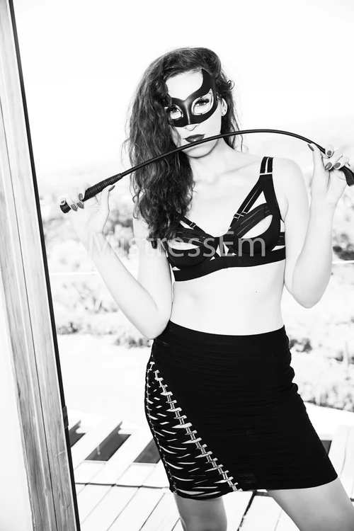 welcome-to-my-world-nyc-seductive-statuesque-dominatrix-specializing