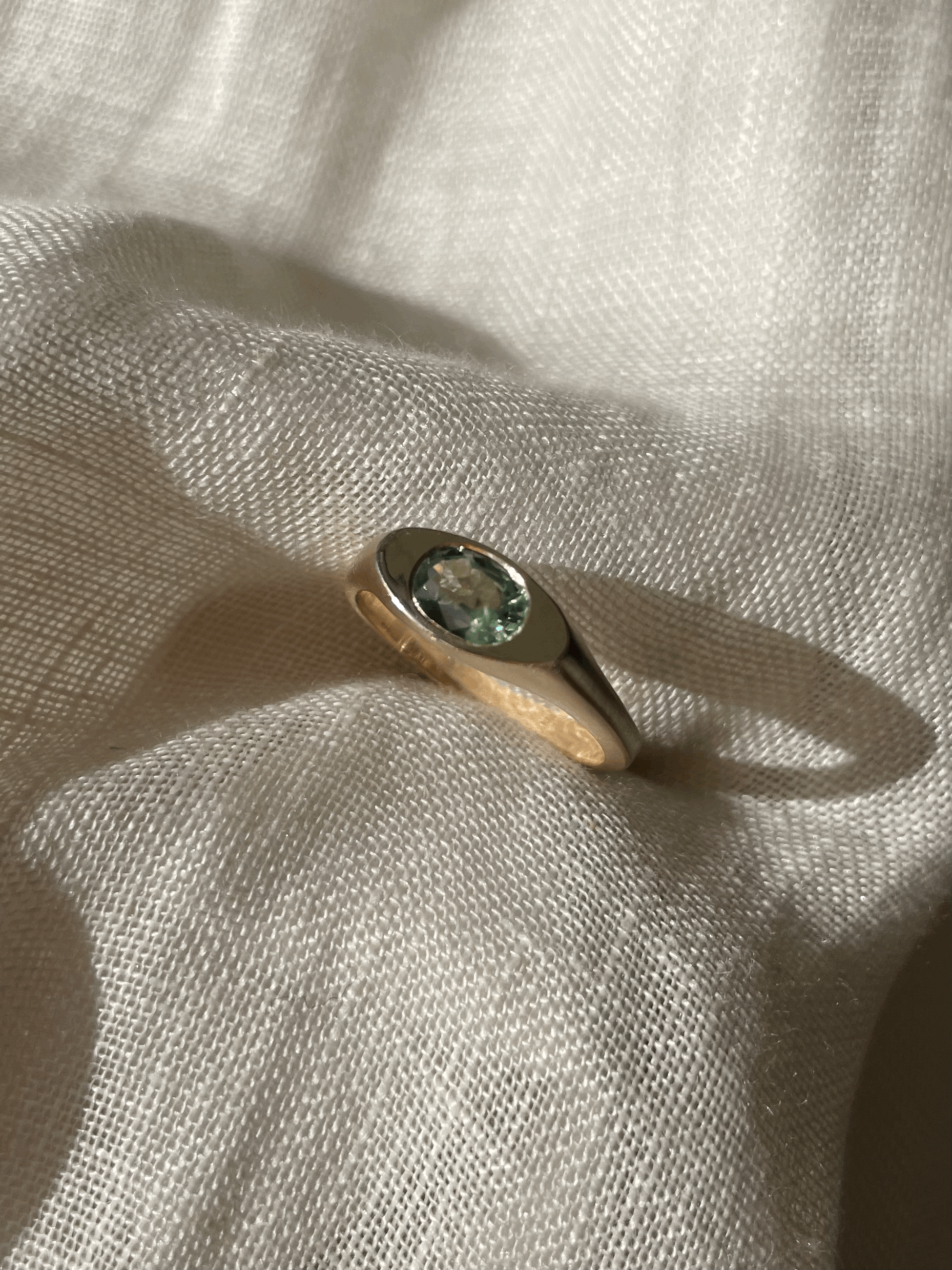 The Willow Sapphire ring