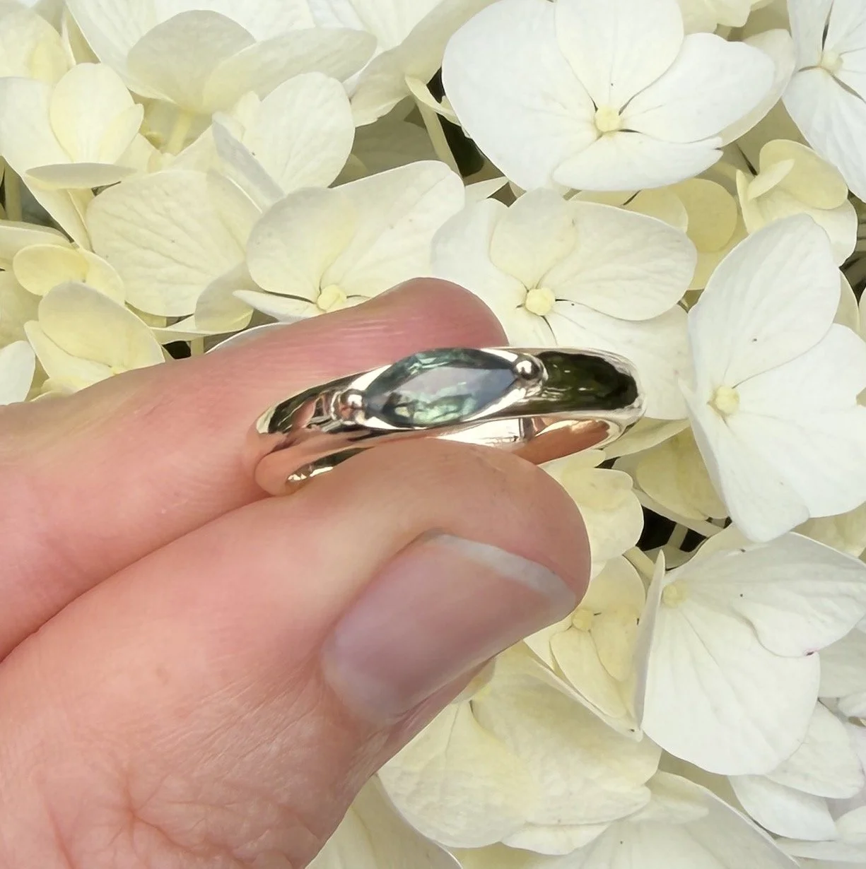 Donut ring - Blue Green Sapphire