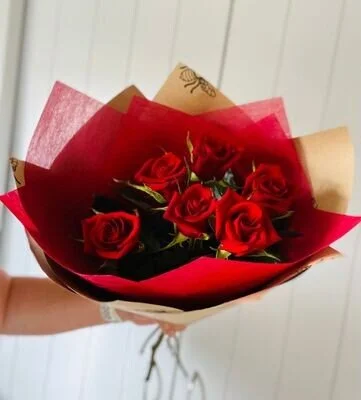 A romantic Half Dozen Rose & Cupcakes Package PRE ORDER UNTIL FEB 9TH