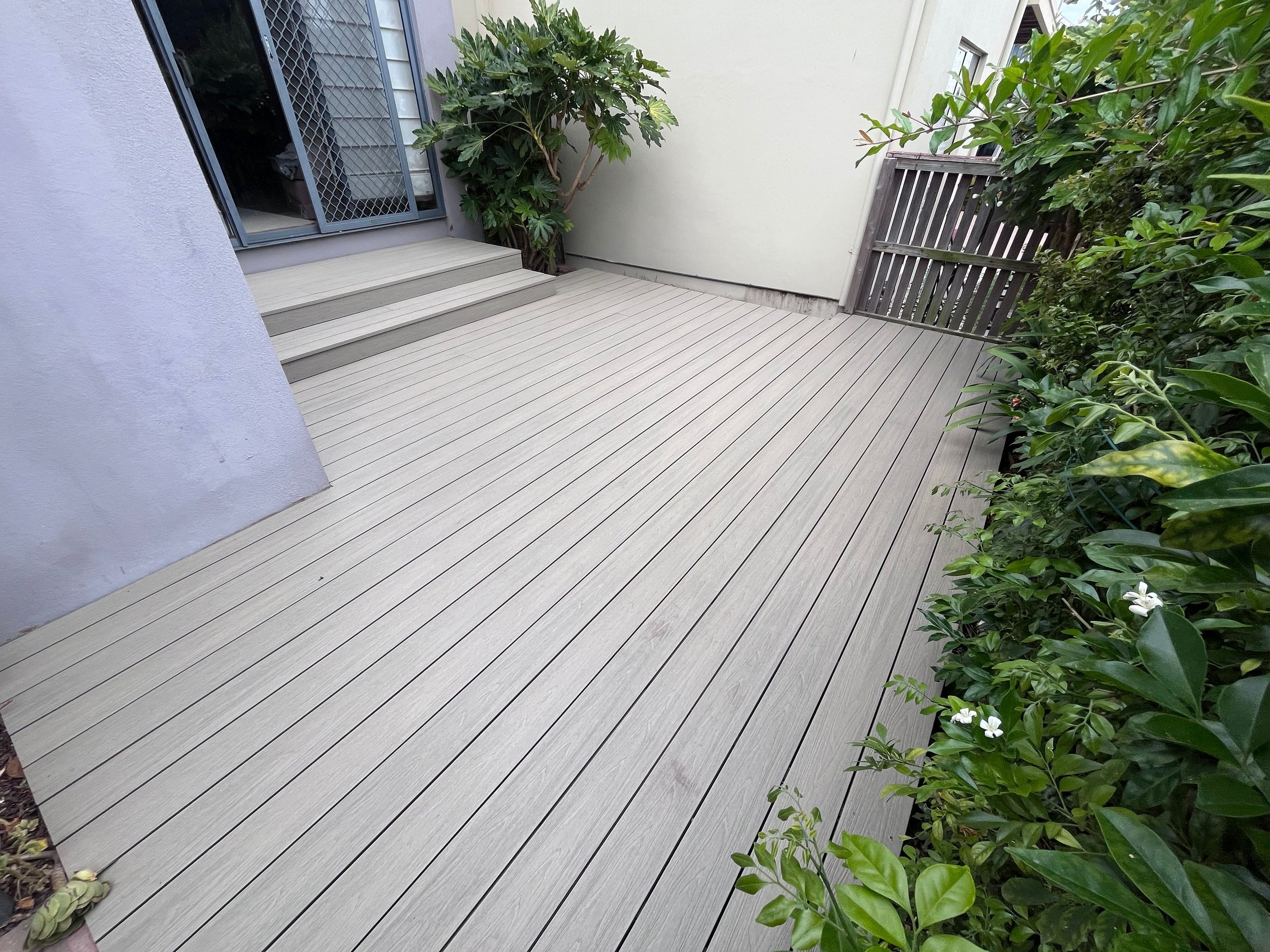 deck construction & repair.jpg