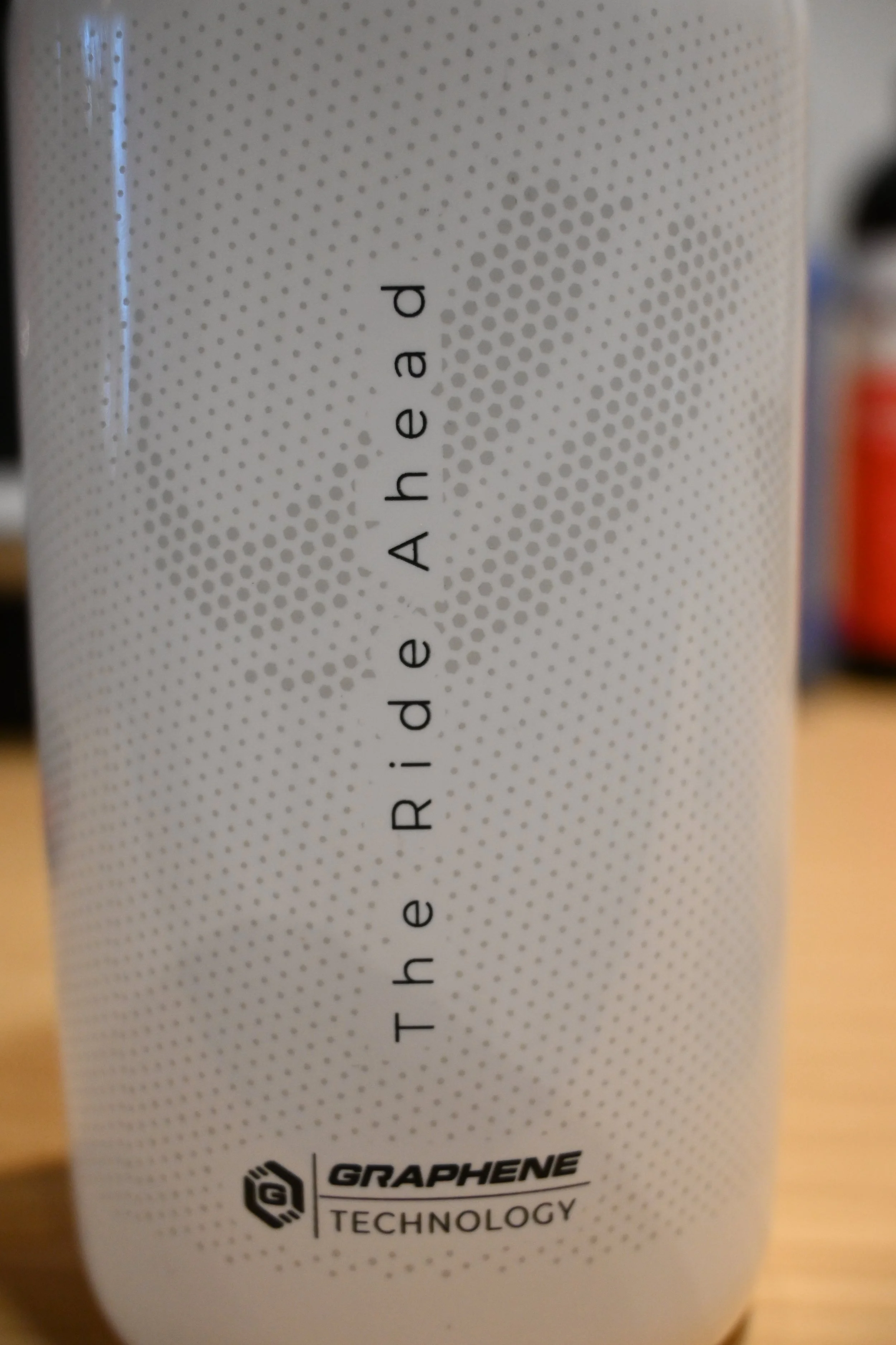 Vittoria Fly 550ml side1.JPG