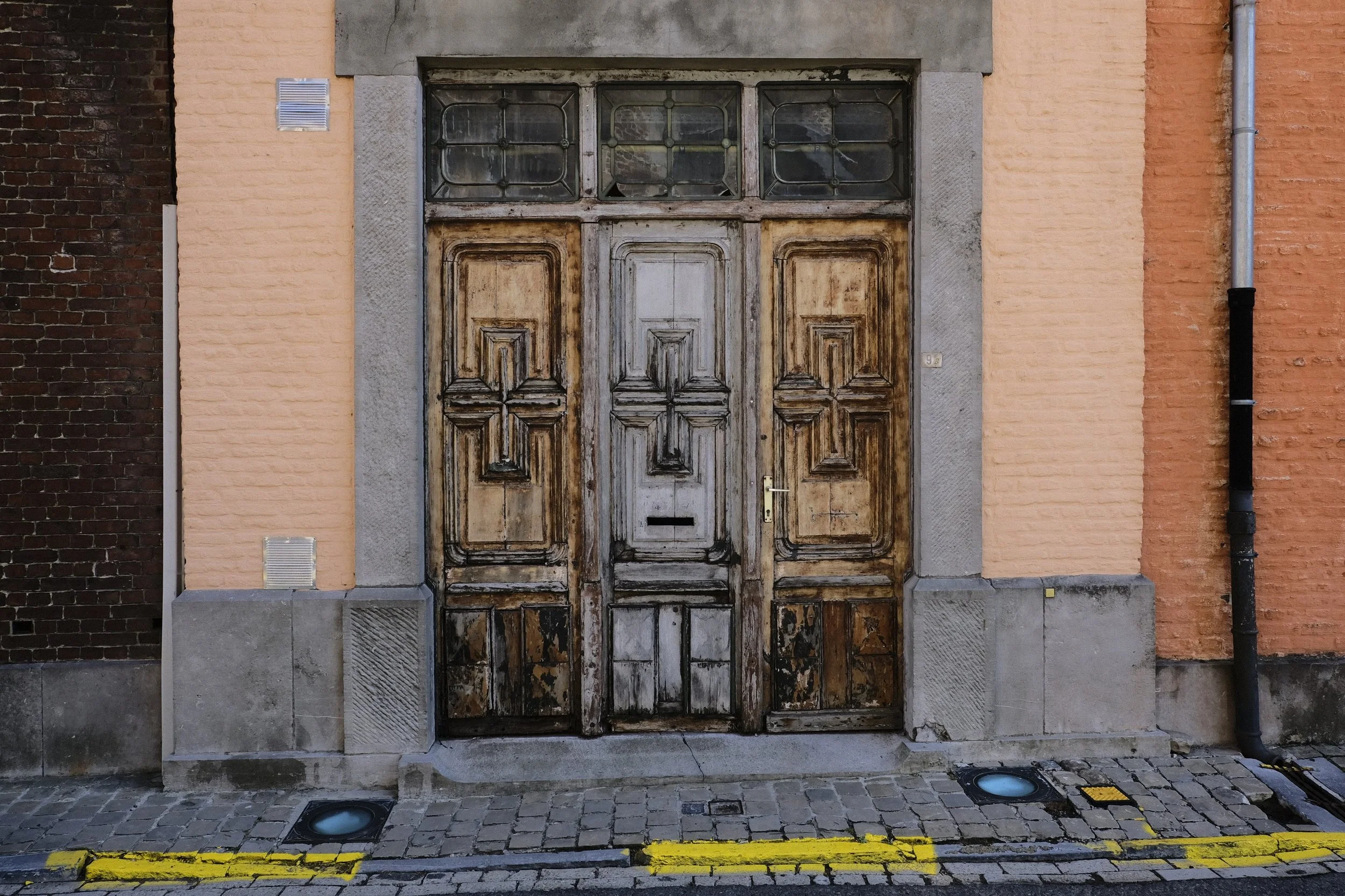 Three-panel Door - Leuze-en-Hainaut