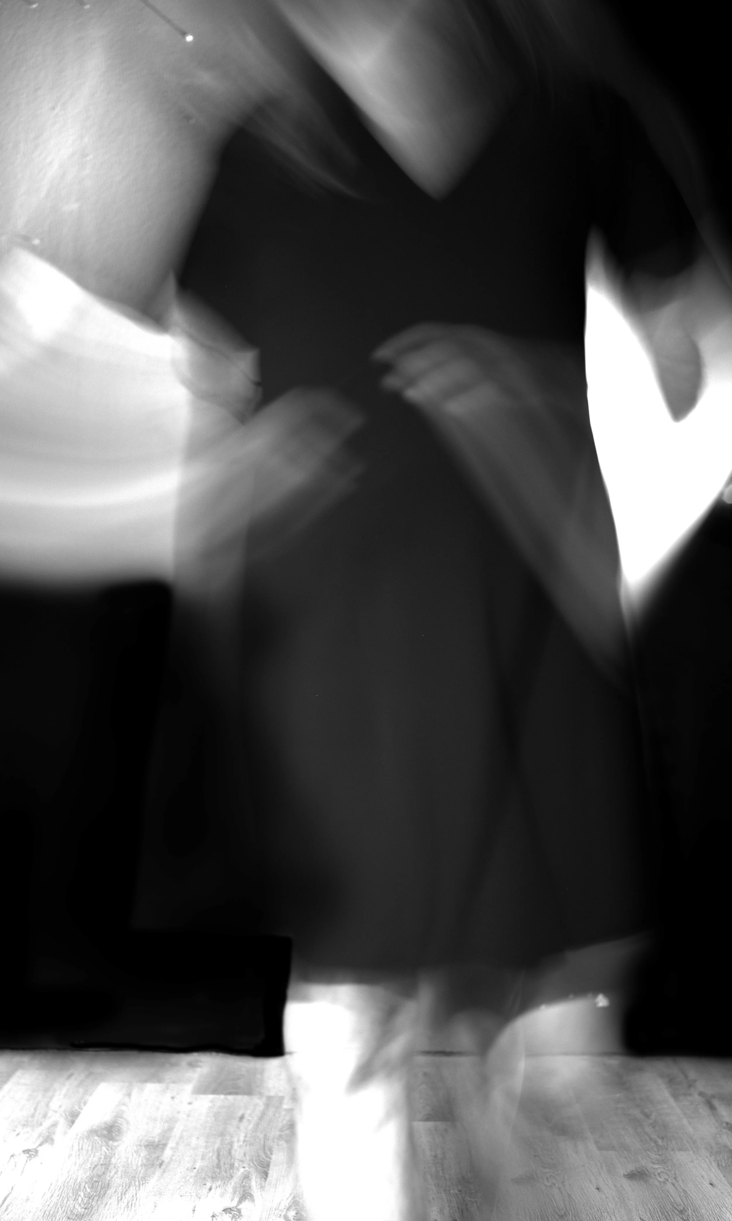Figure in a Dress - Autoportrait - Studio Dentergem