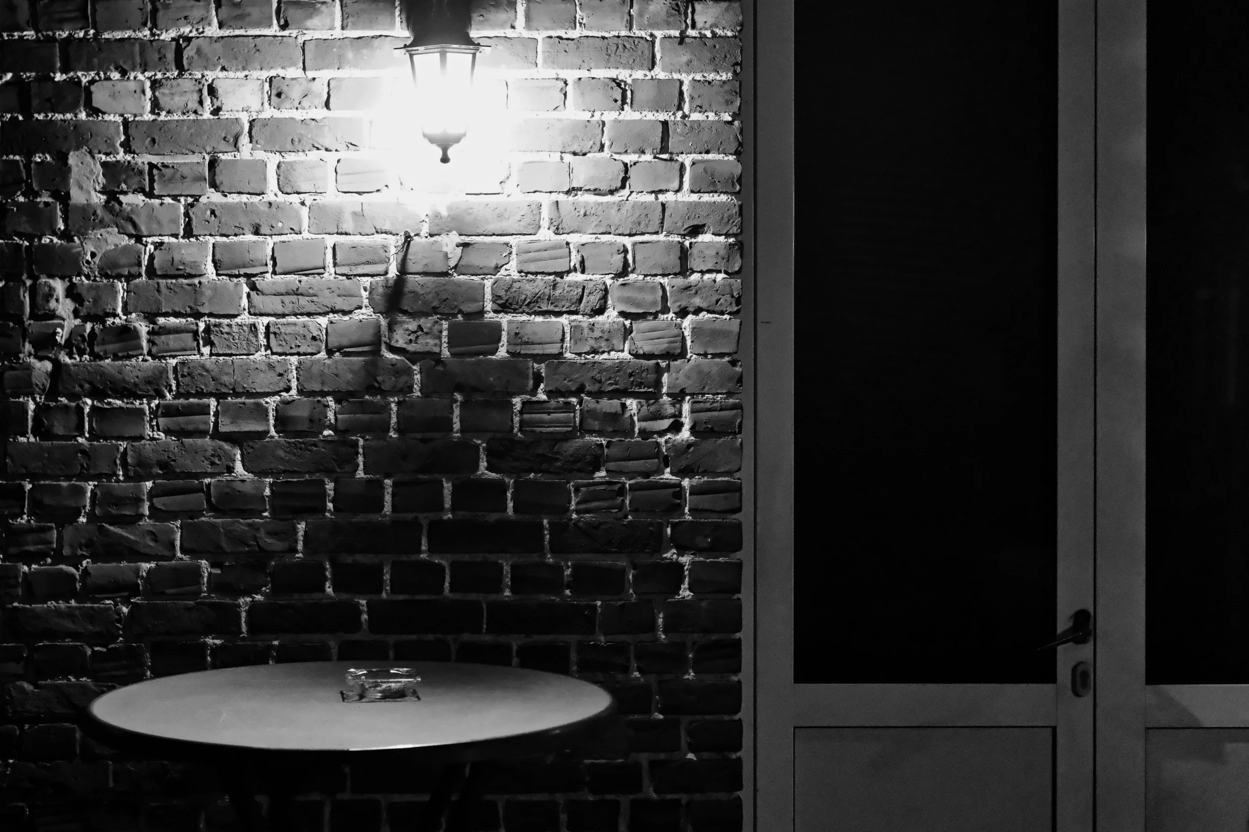 A Table, a Light and an Ashtray - feb 2026 - Tielt