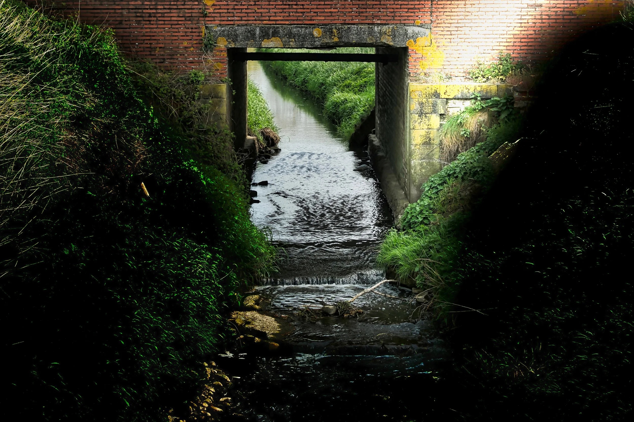 Water through a Wall - Tielt