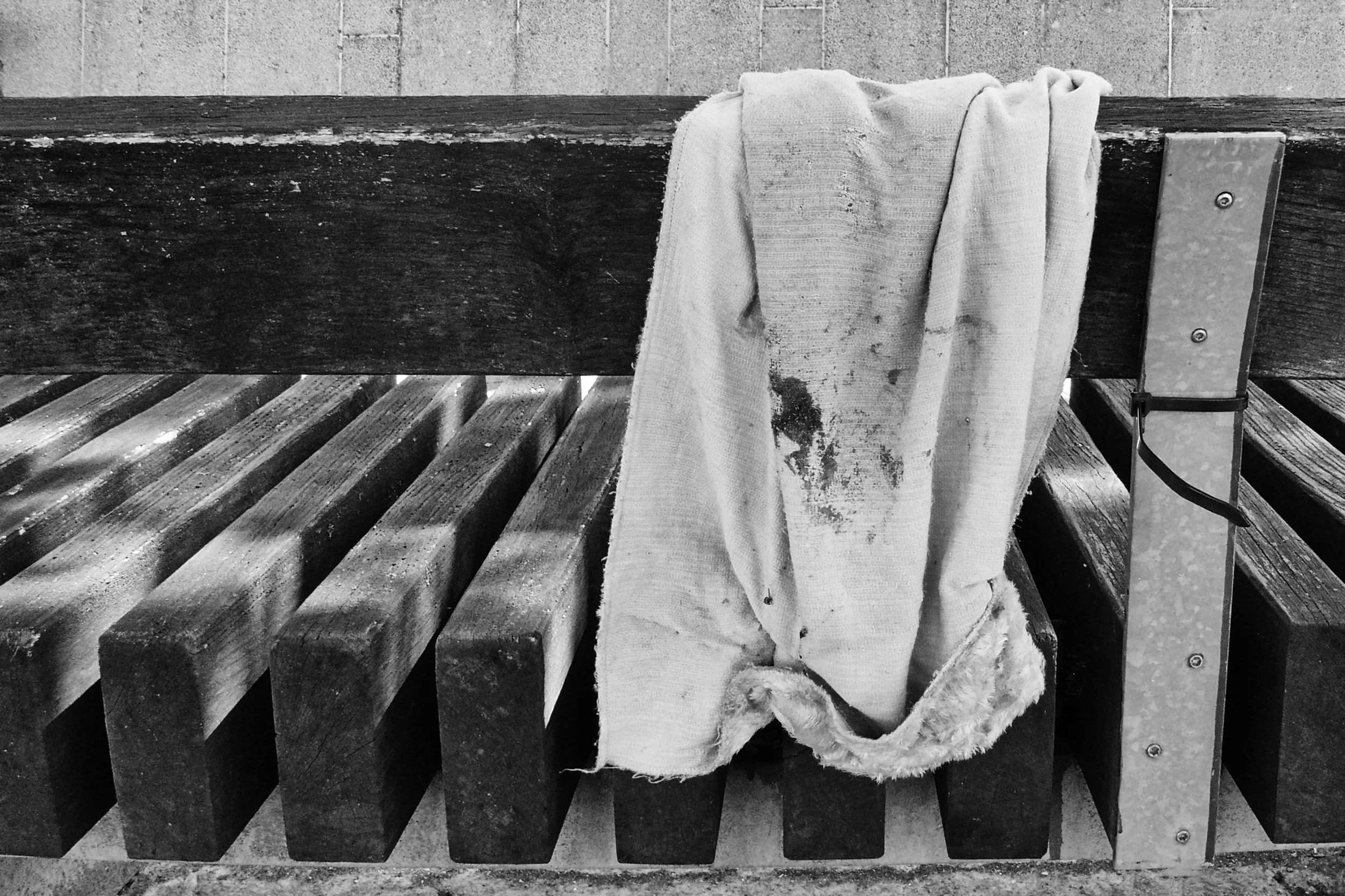 Mop on a Bench - Péruwelz