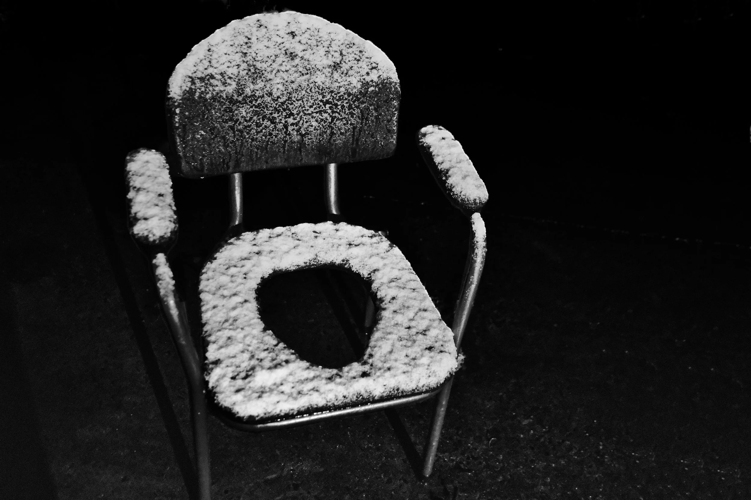 Chair with a Hole - Dentergem