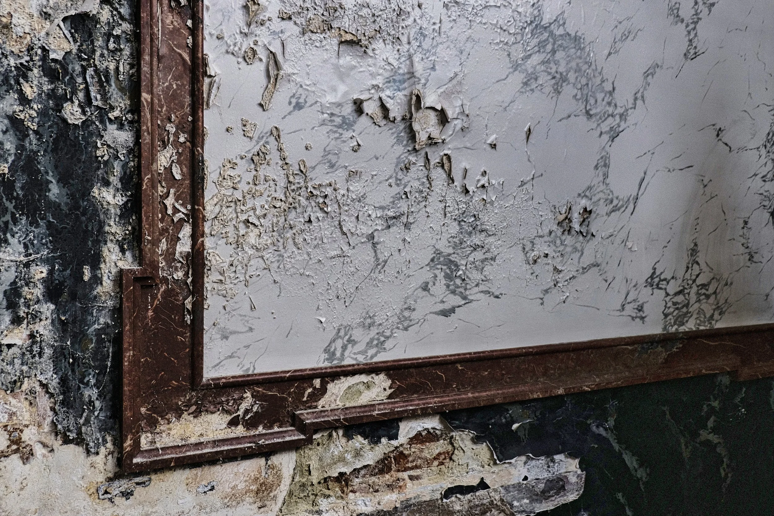 Flaking Paint - Leuze-en-Hainaut