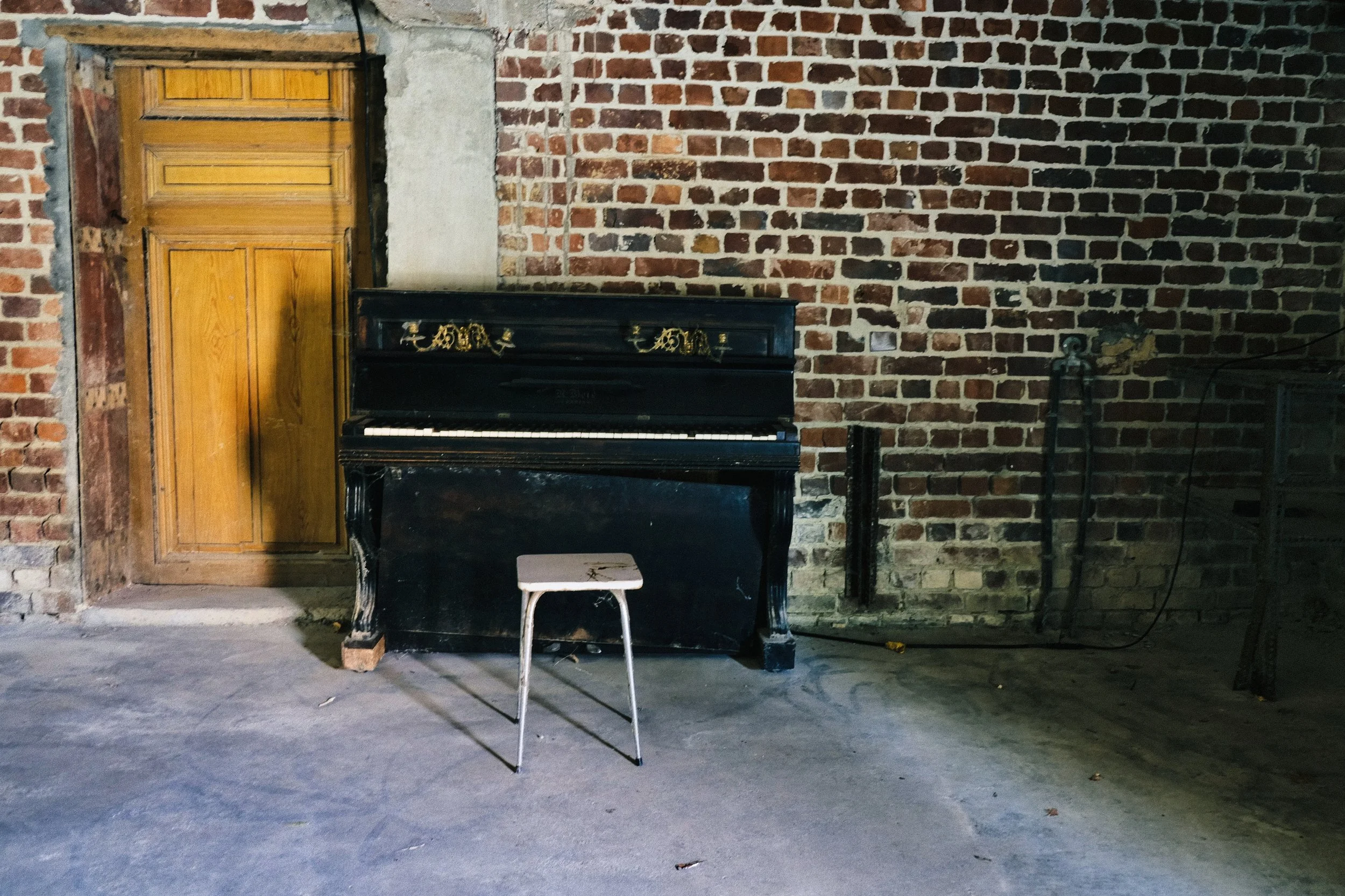 The Lonely Piano - Sint-Denijs