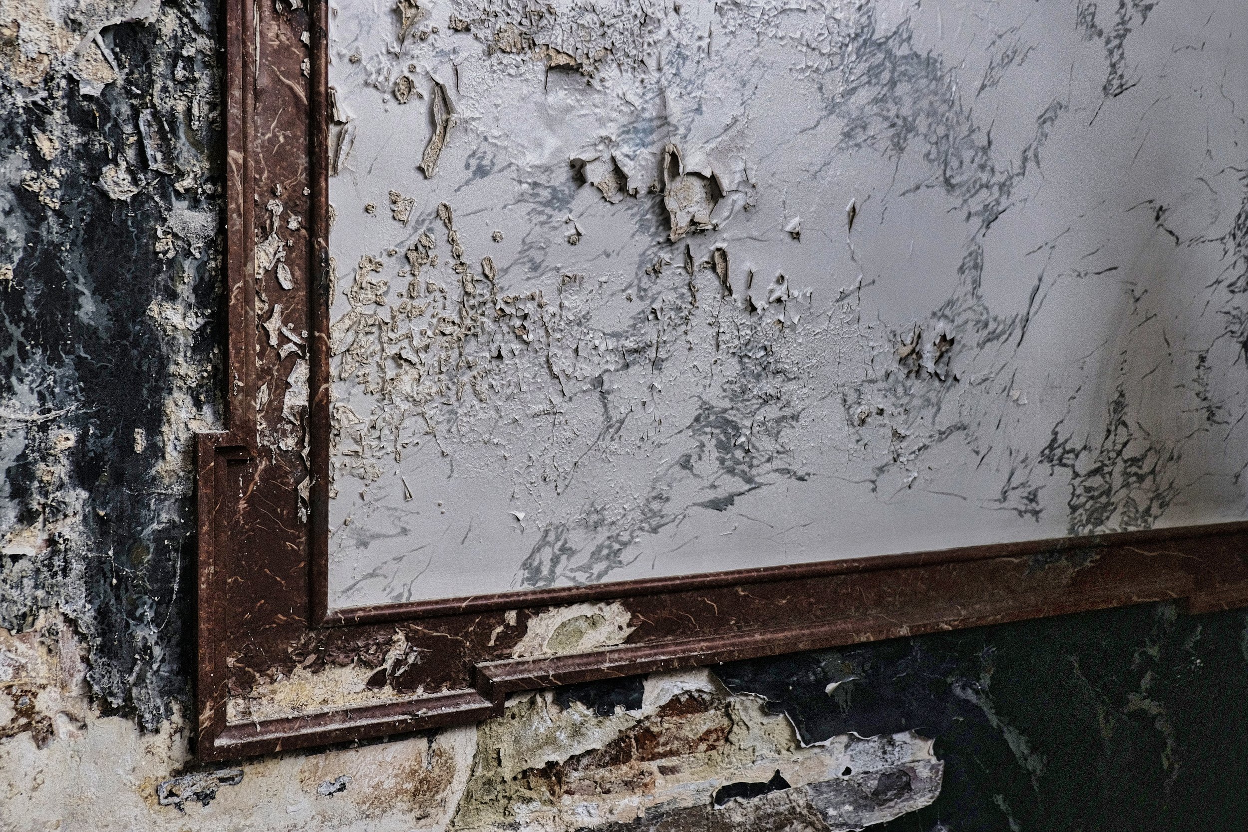 Flaking Paint - Leuze-en-Hainaut