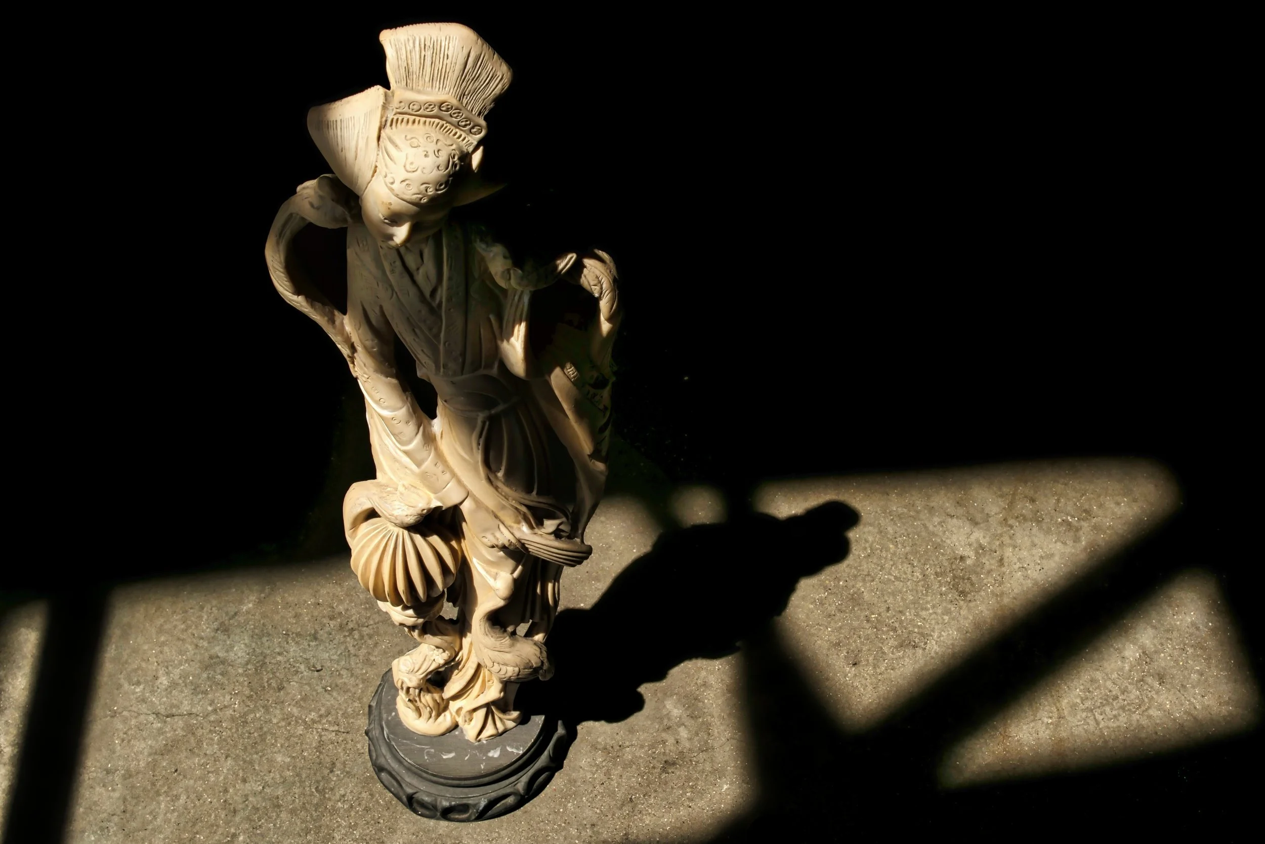 24/06/2026 - Gheisha Statue 