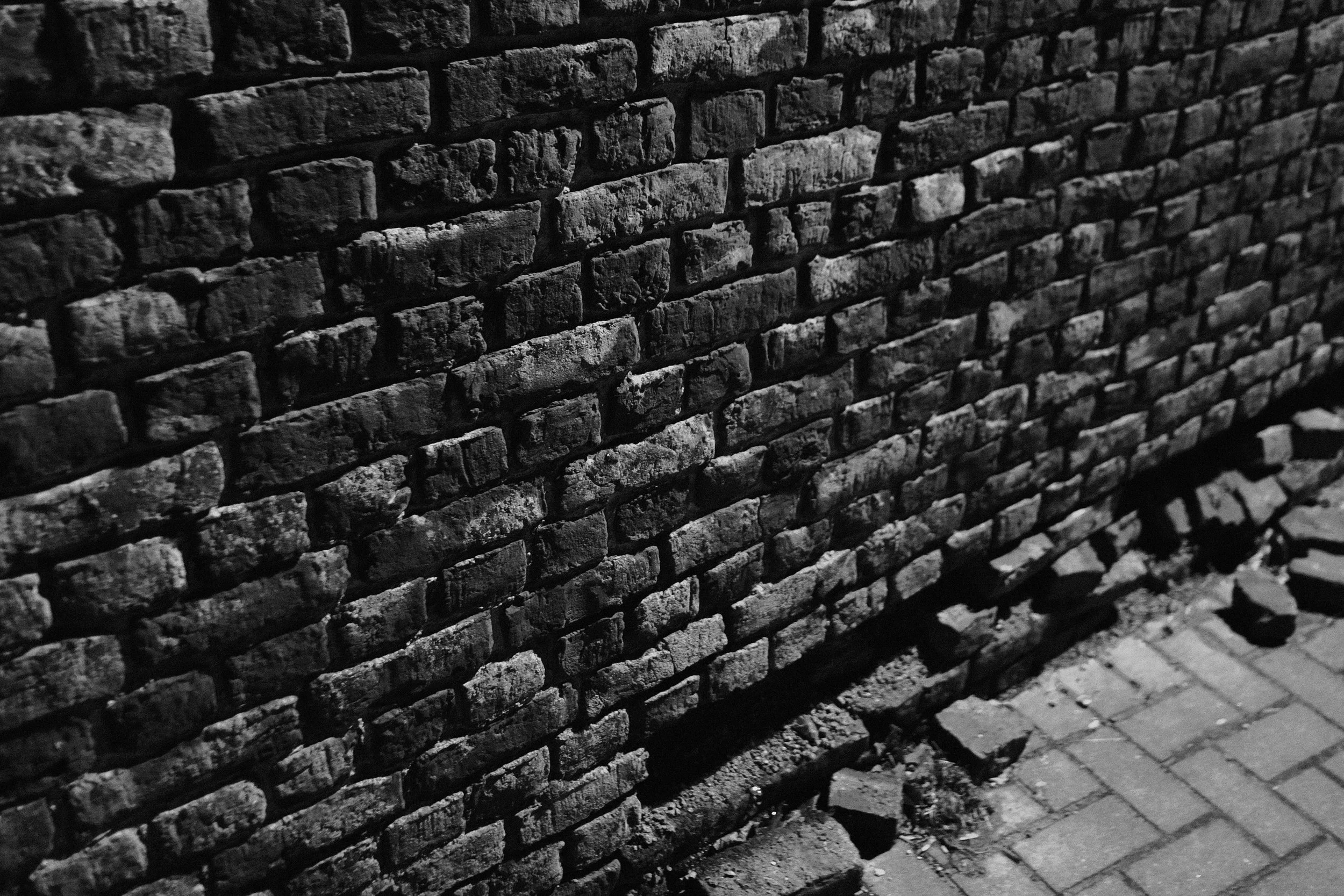 Another Brick out the Wall - Tielt