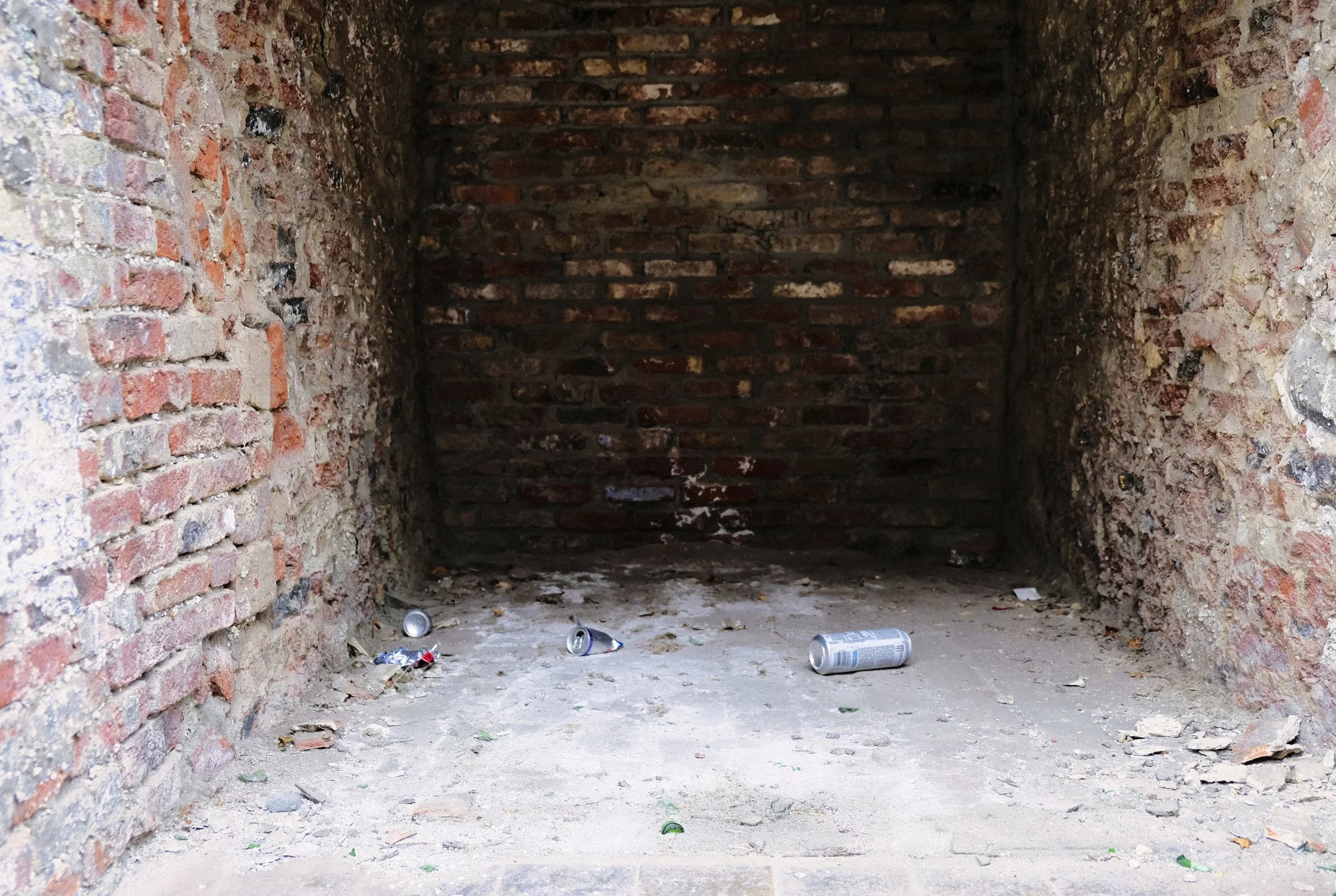 Tin Cans in a Niche - Dendermonde