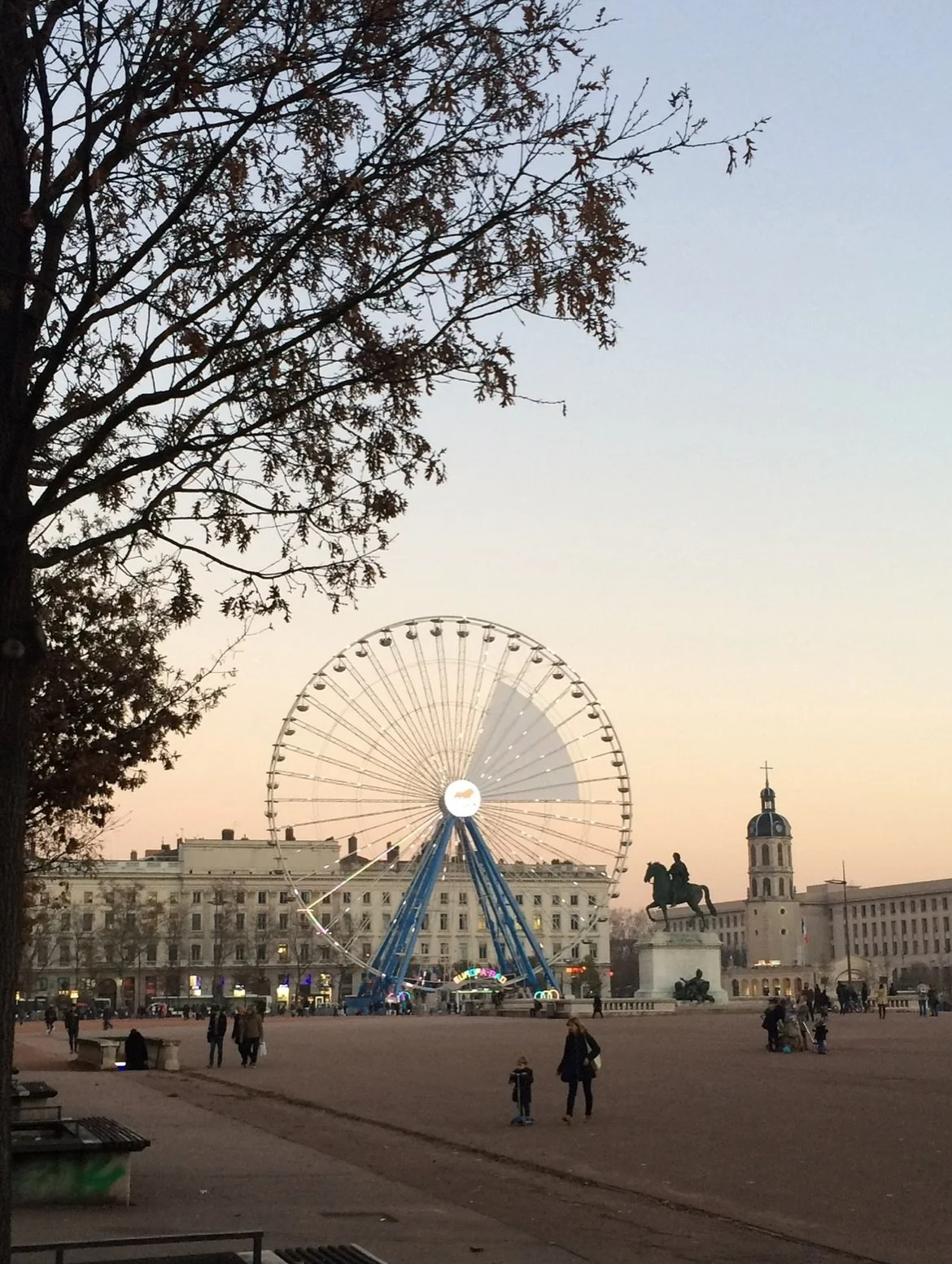 2016 / 2026 💭 

Je n&rsquo;ai pas trop pour habitude de suivre toutes les tendances Instagram mais je trouvais celle ci assez sympa pour vous montrer un peu la Ga&euml;lle d&rsquo;il y a 10 ans.

En 2016&hellip;

1. J&rsquo;allais sur mes 23 ans, vi