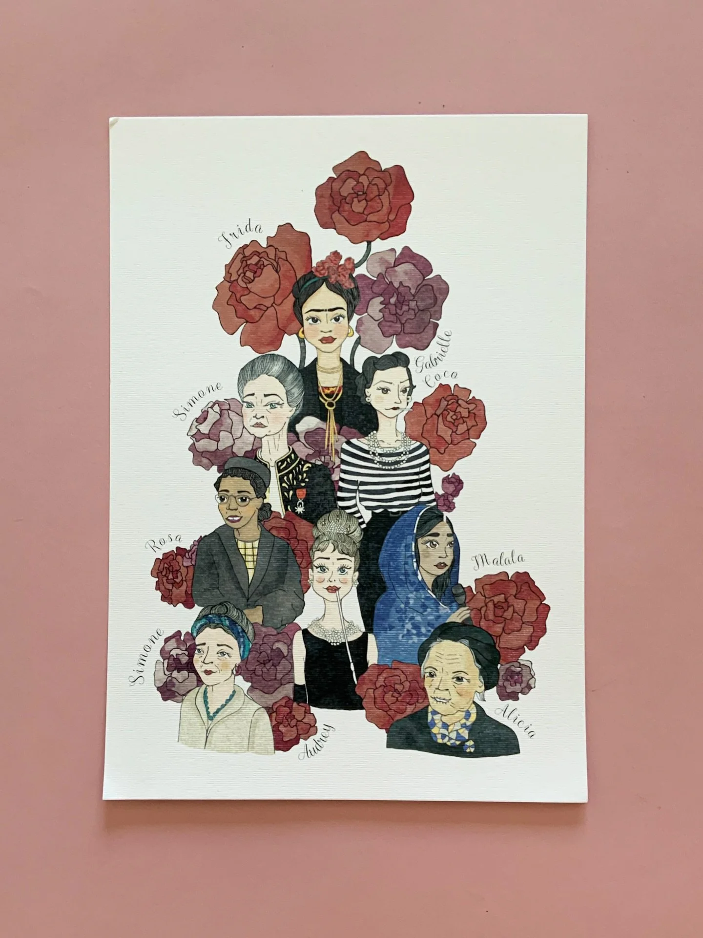 Retour en 2021 🌹 

M&ecirc;me si mon trait a chang&eacute; et que mon travail a &eacute;volu&eacute;, j&rsquo;aime toujours autant cette illustration r&eacute;alis&eacute;e &agrave; l&rsquo;occasion du 8 mars et de le Journ&eacute;e Internationale d