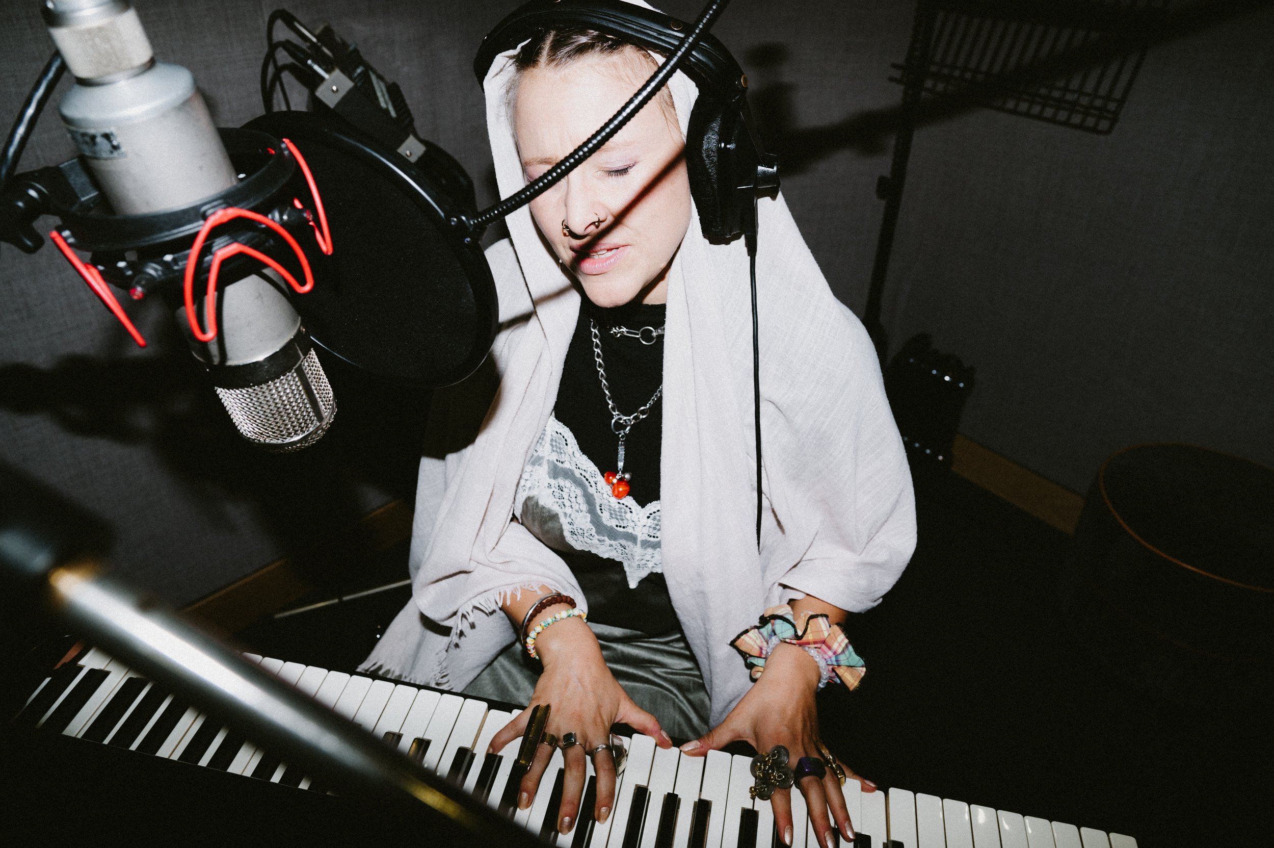 2025-09-02-AllyshaJoy-studiorecording-4370.jpg