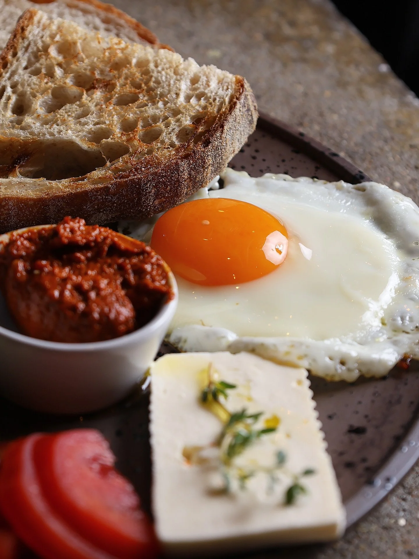 No better way to start the day: yolk goals, fresh bites, and serious bread game 🍳🥖✨ 

#TheHumStokeNewington#BreakfastVibes #YolkGoals #BrunchTime #SunnySideUp #LondonEats #EastLondonFood
