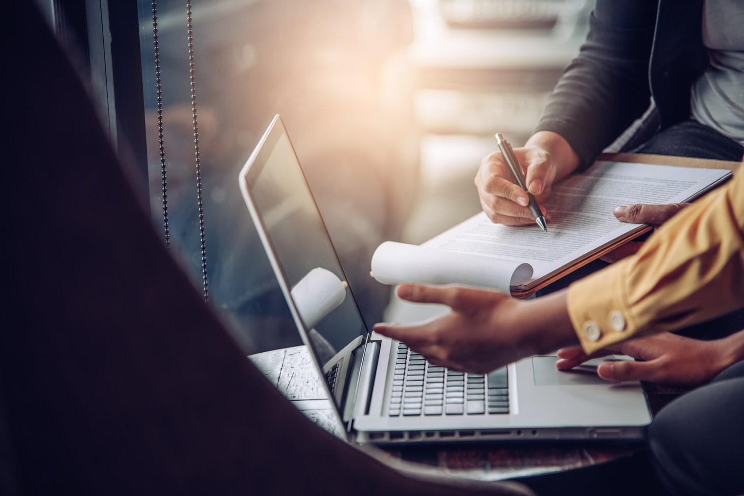 Tr&aacute;mites e impuestos en Suiza