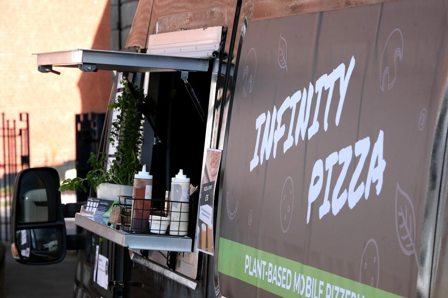 We were so lucky to have 2 wonderful street food vendors join us at our Spring Market - shoutout to @infinitypizzaco 🍕 and @syioklah 🍜⁠
⁠
Can't wait to see who's joining us at our Summer market! 👀