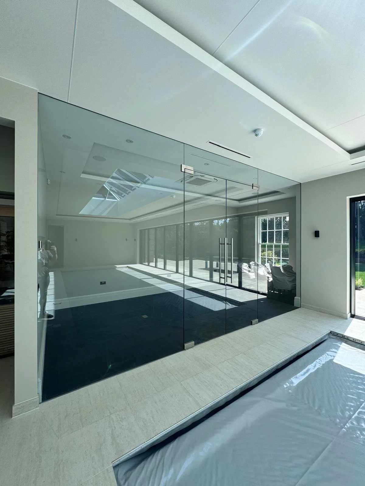 12mm Clear Toughened Gym Interior Glass Wall and Door Set