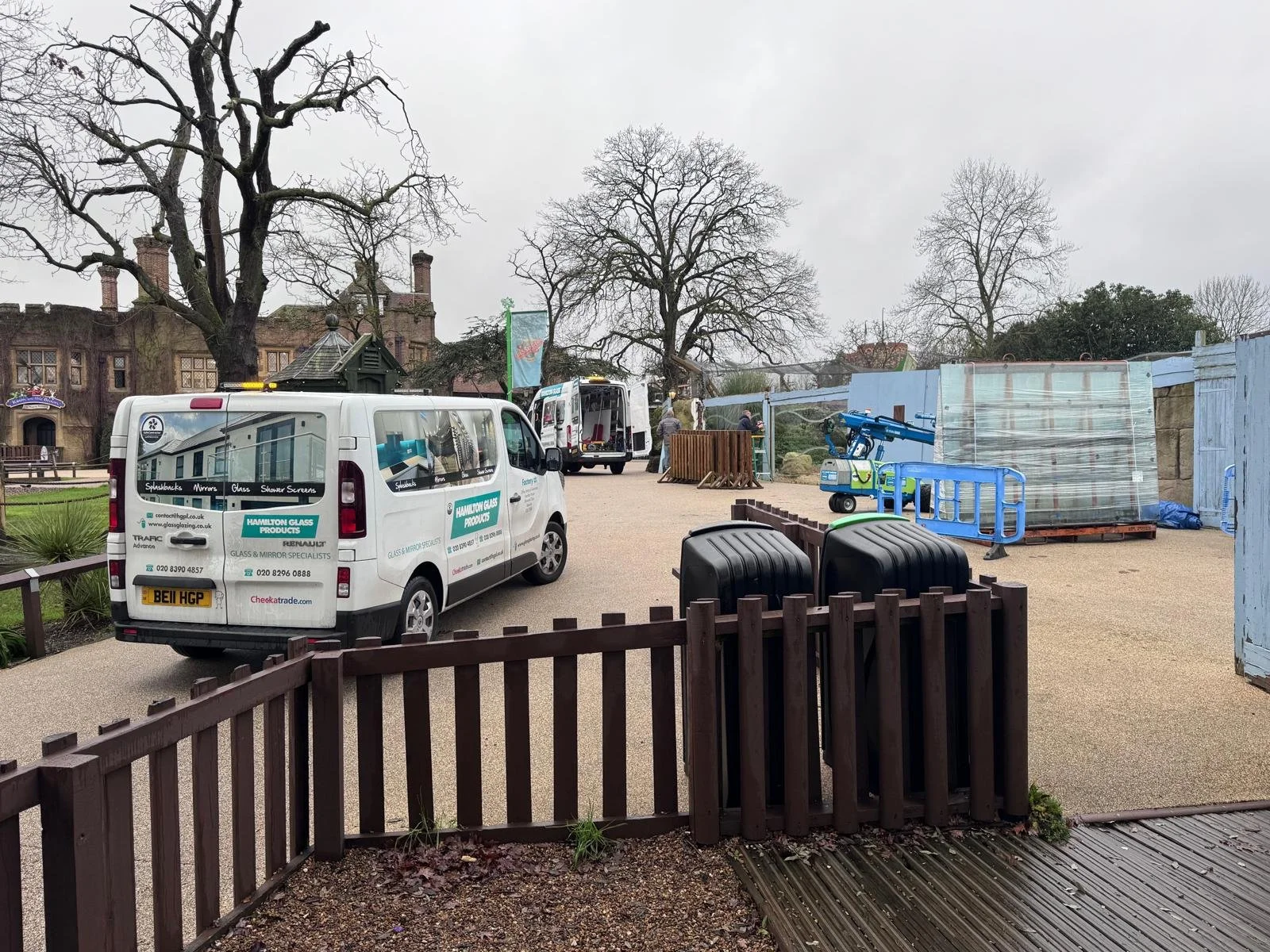 Toughened Laminated Glass Installation to Penguin Enclosure Using Winlet Glazing Robot