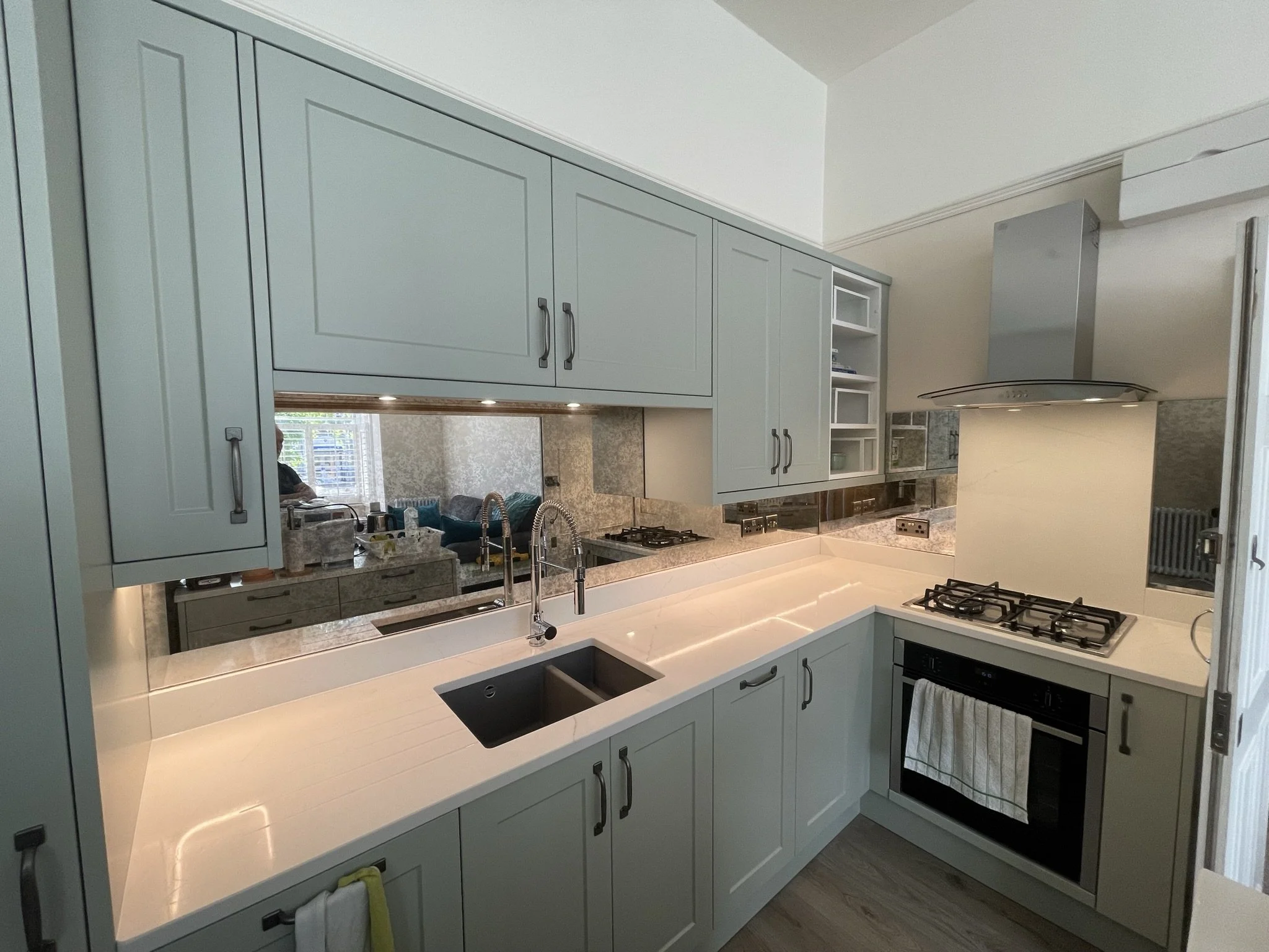 Toughened Glass Splashback Installation in Richmond, Surrey Seamless Antique Mirror Splashback – Templated, Polished &amp; Fitted