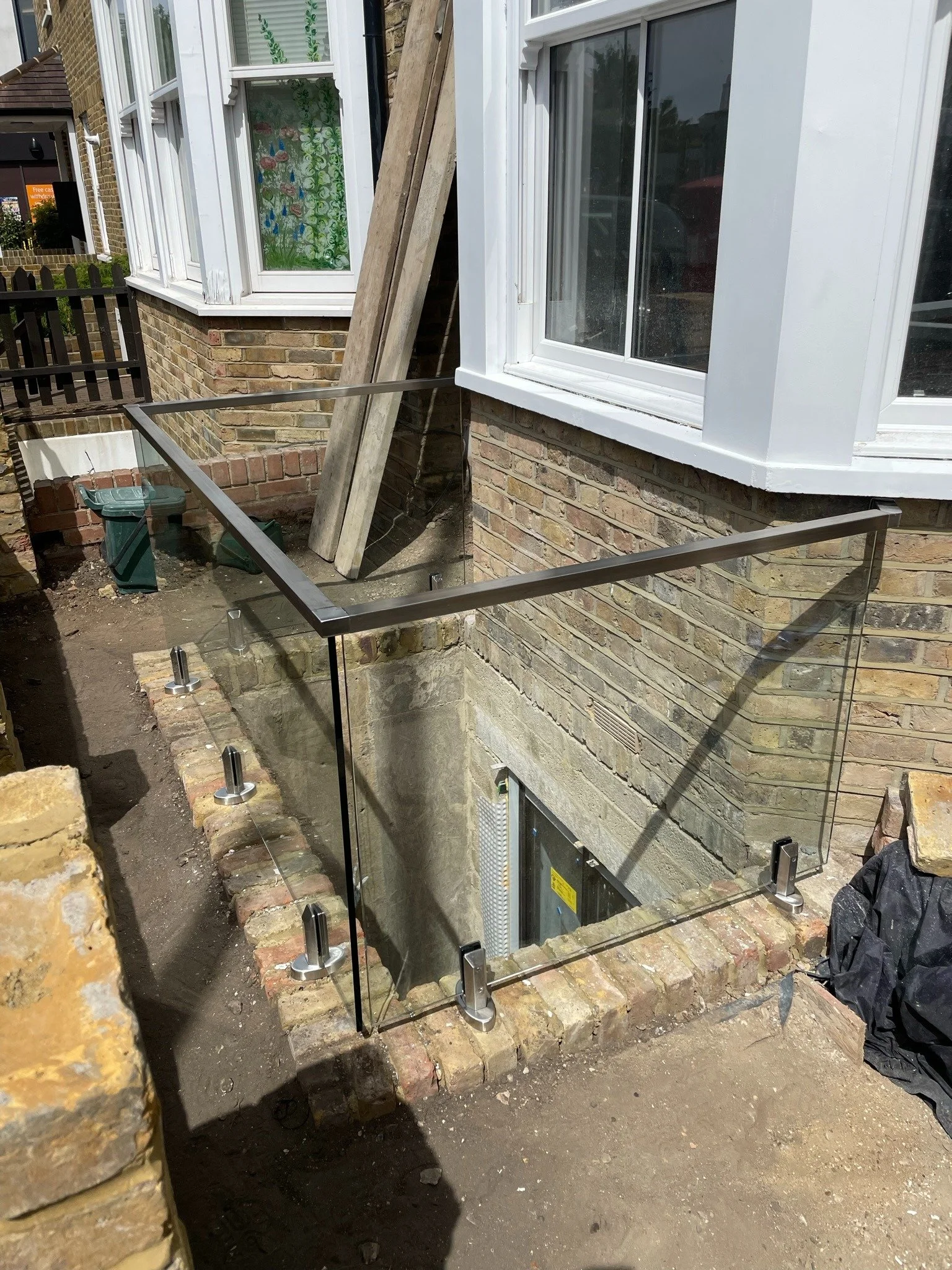 frameless-glass-balustrade-basement-lightwell-surrey.jpg