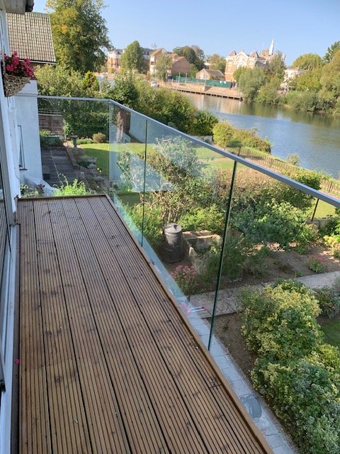 frameless-glass-balustrade-river-balcony-surrey.jpg