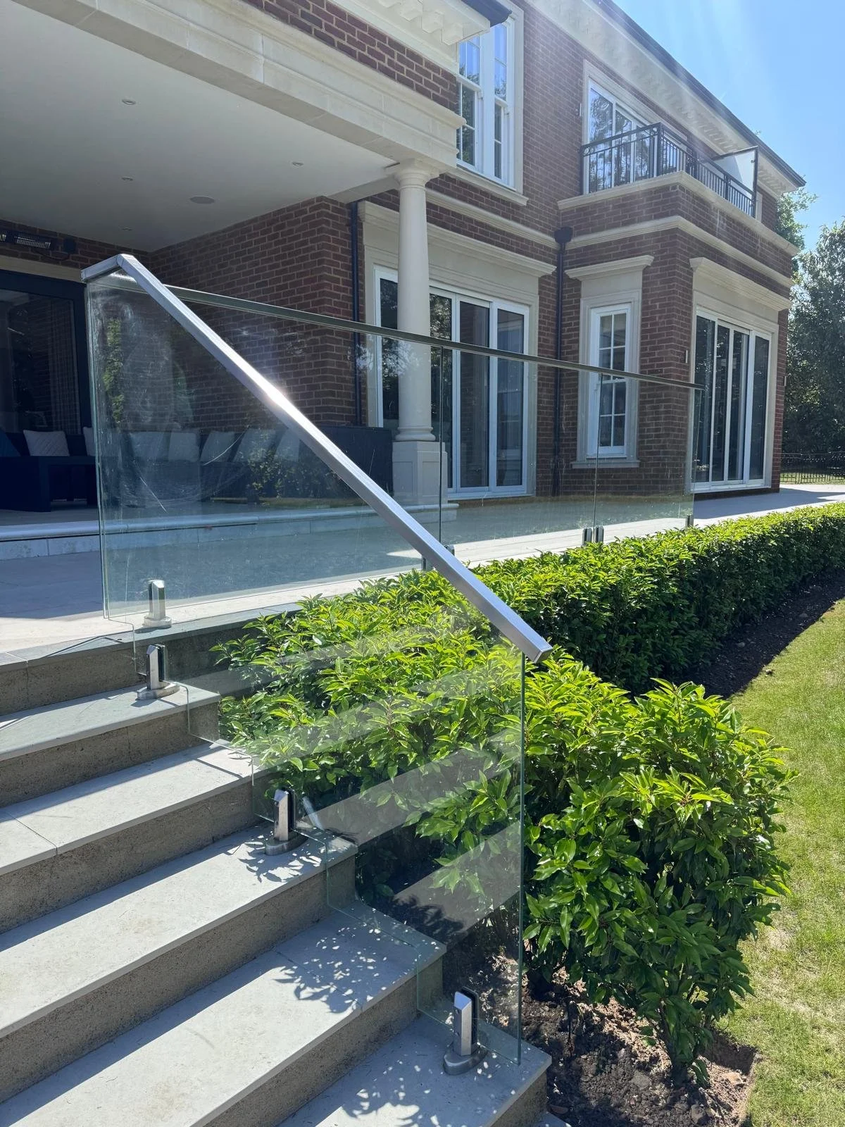 frameless-glass-balustrade-stairs-and-terrace-surrey.jpeg