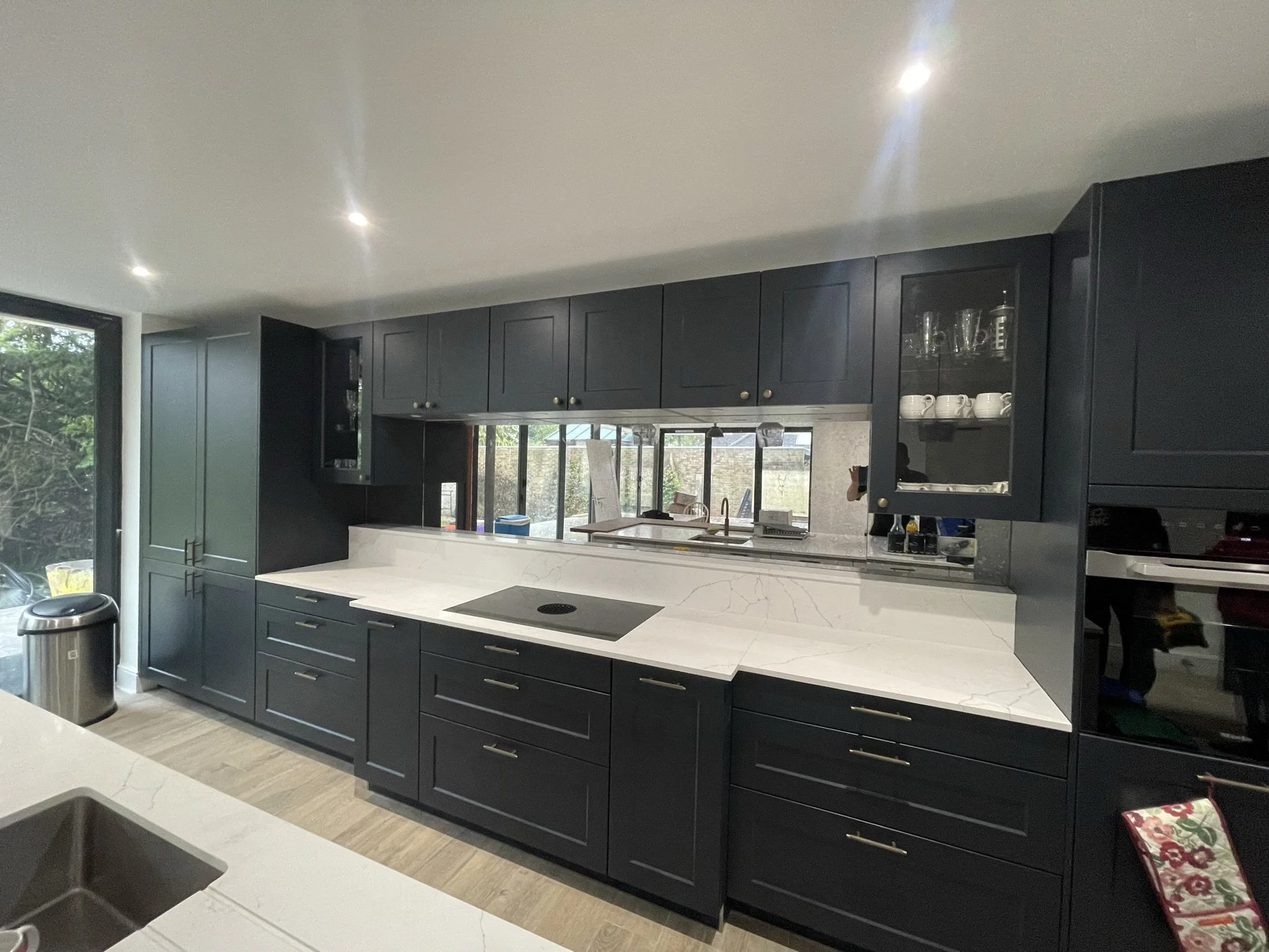 toughened-mirror-kitchen-splashback-dark-cabinets-surrey.jpg.JPEG