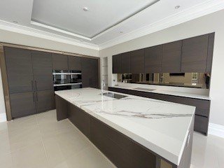 grey-tinted-mirror-long-run-kitchen-splashback-island-weybridge.jpg