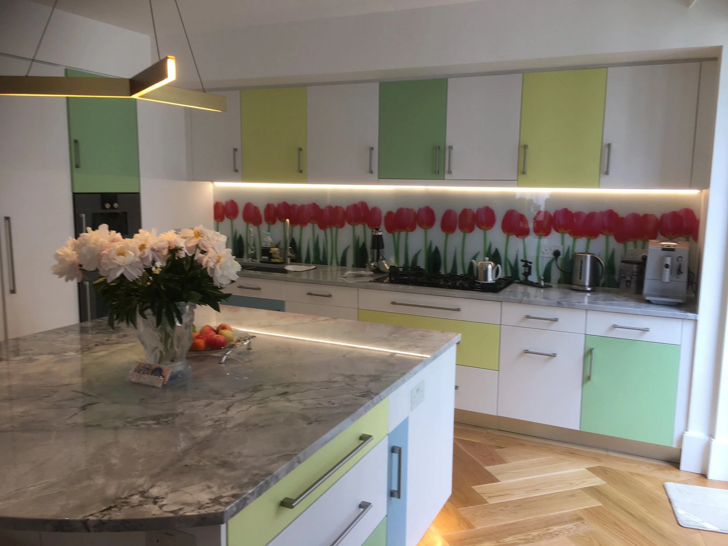 red-tulip-uv-printed-glass-kitchen-splashback-island-kitchen-kt10.jpg.JPG