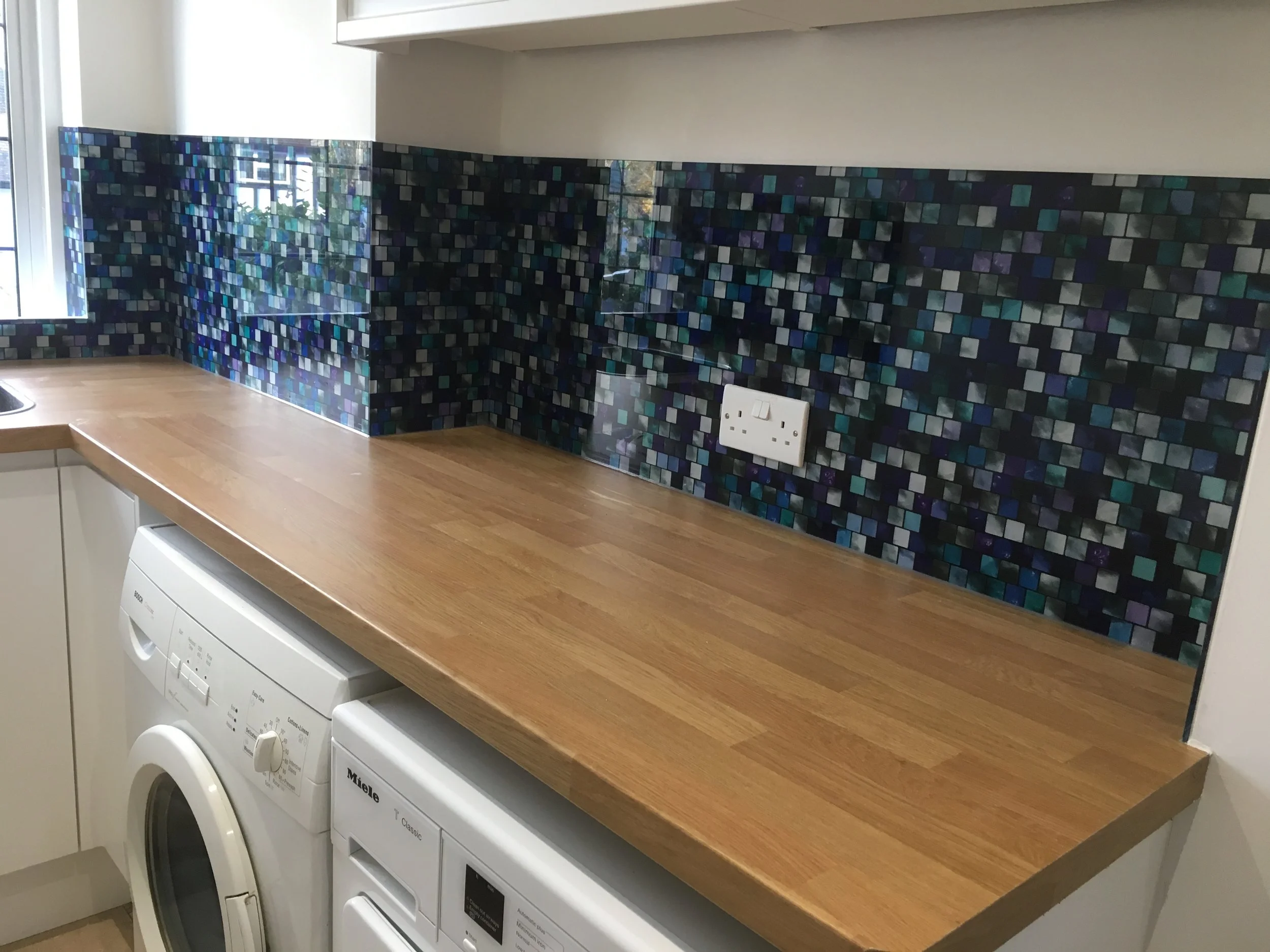 Tile effect pattern printed splashback .JPG