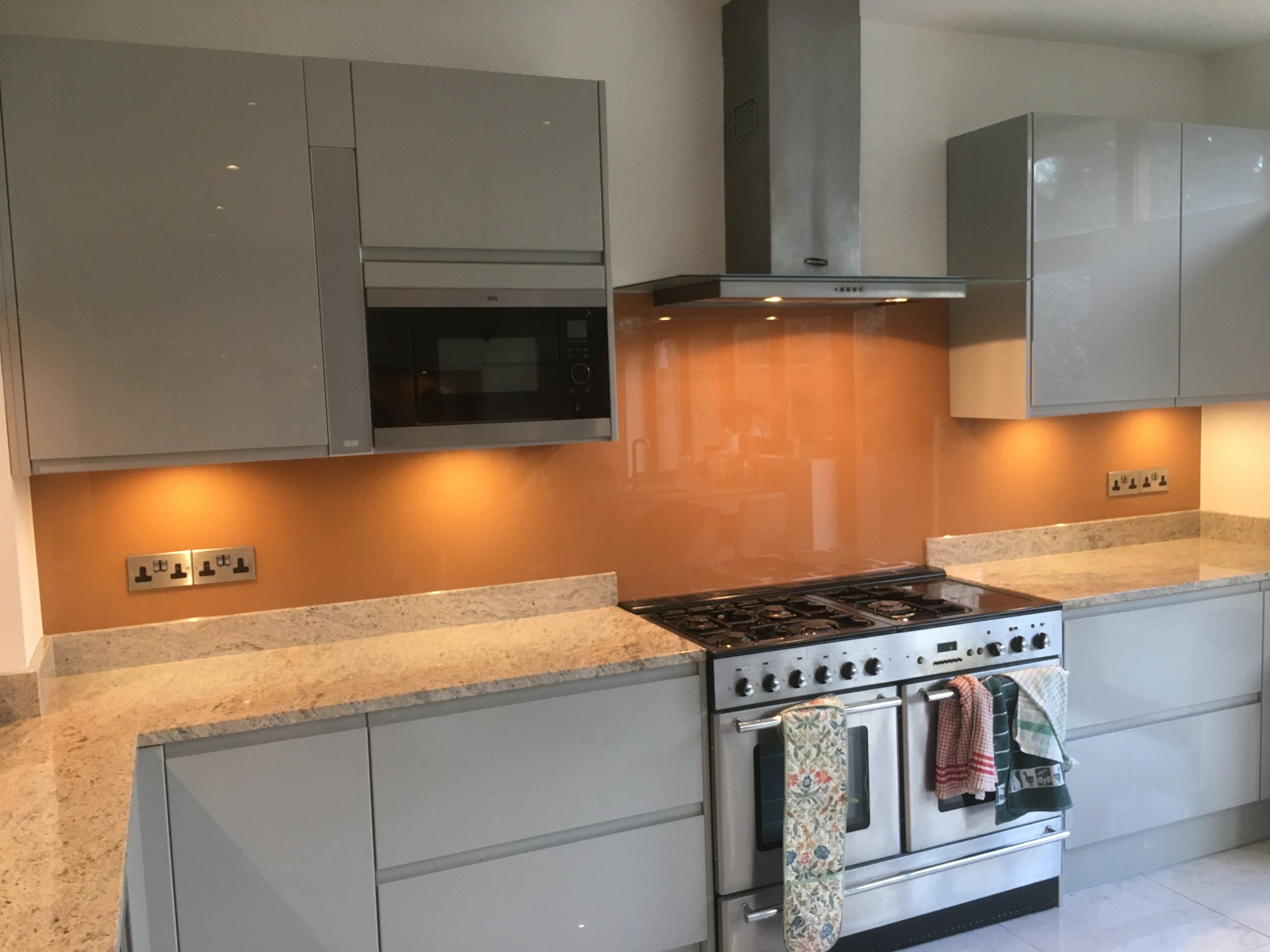 metallic-bronze-toughened-glass-kitchen-splashback-range-cooker-kt10.jpg.JPG