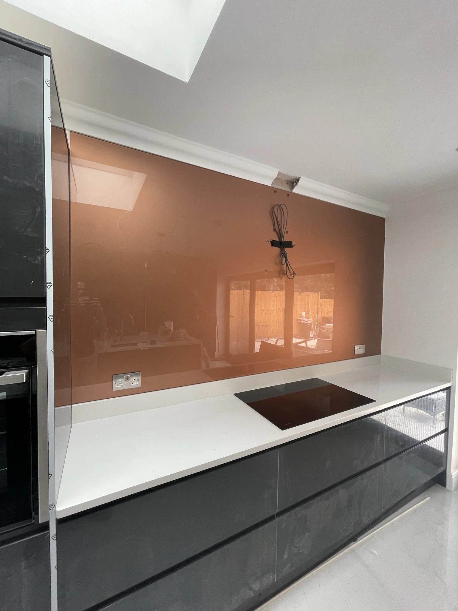 metallic-copper-backpainted-glass-kitchen-splashback-white-kitchen-kt8.jpg.JPEG