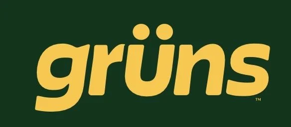 Green background with yellow text that says 'grüns'.