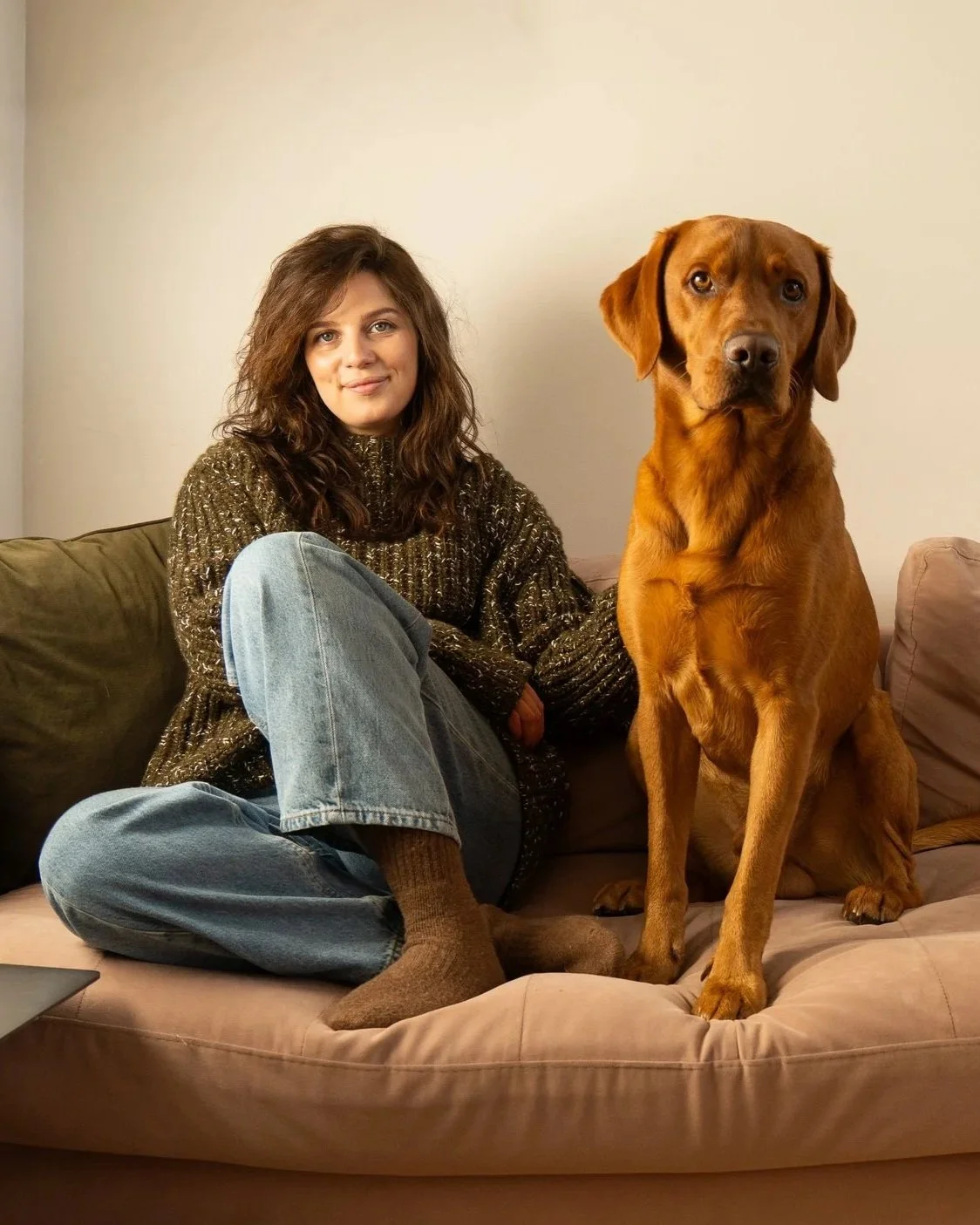 Hols lifestyle copywriter and her dog a red labrador sat on the sofa