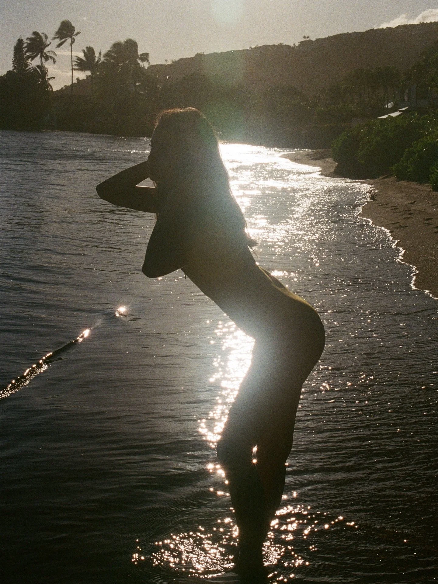 flirting with a setting sun 

Photographer @michaelarabinov 
Talent @skyelacolette @kathymulleragency 
Production @fioreproductions