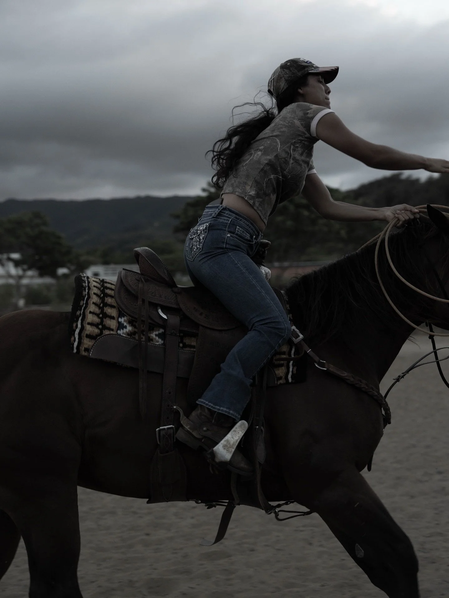 there&rsquo;s something about clocking 20, 30, 40mph on a 1200lb mare.. @kaliadenison makes it look effortless

#barrelracing #breakawayroping #teamroping #rodeo #western