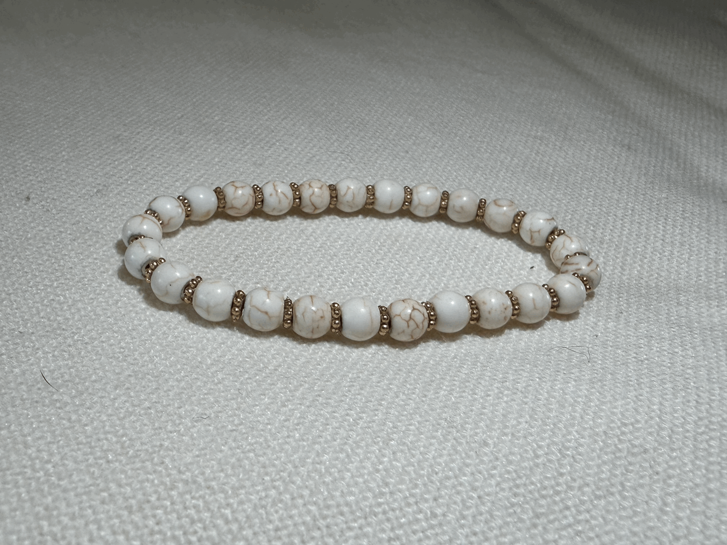 Natural Stone Bracelet - Howlite & Gold Flower