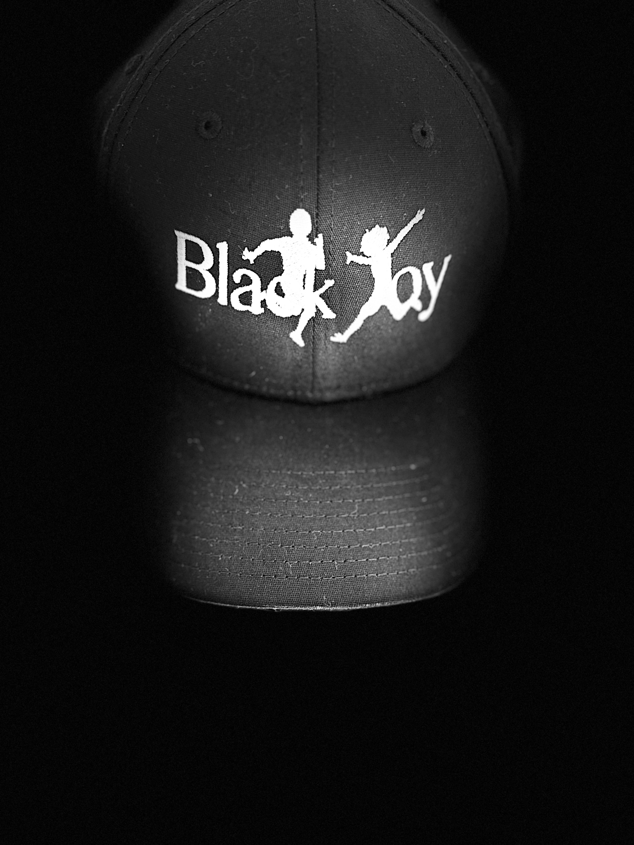 FITTEDCAP.BLACK.OnlyHat.Studio.png