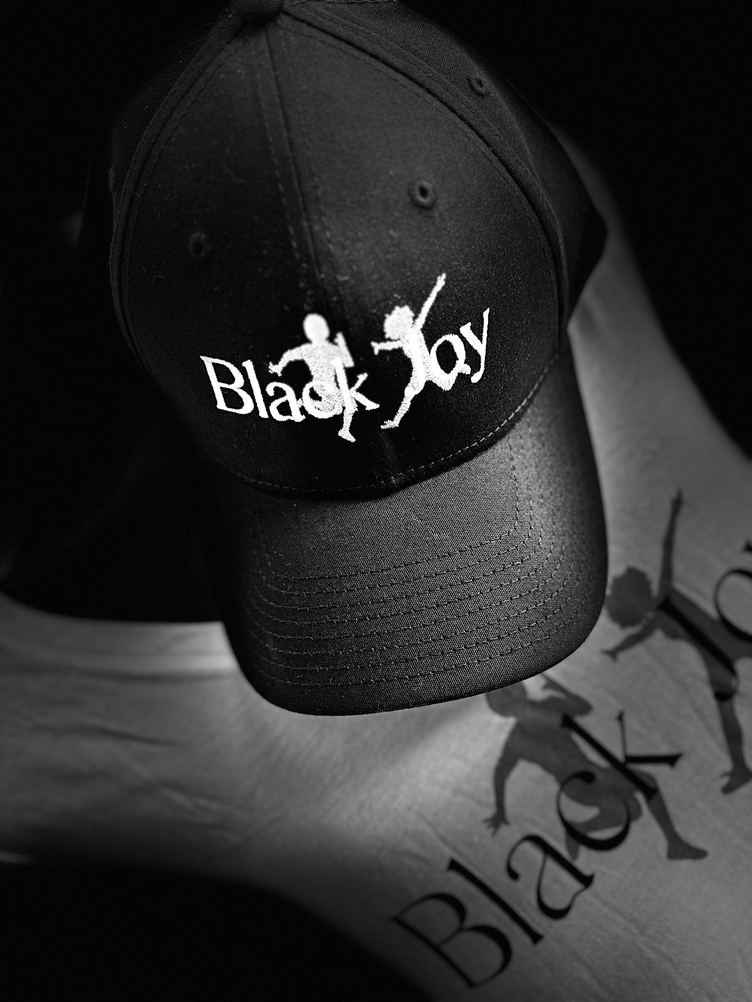 FITTEDCAP.BLACK.Studio.png