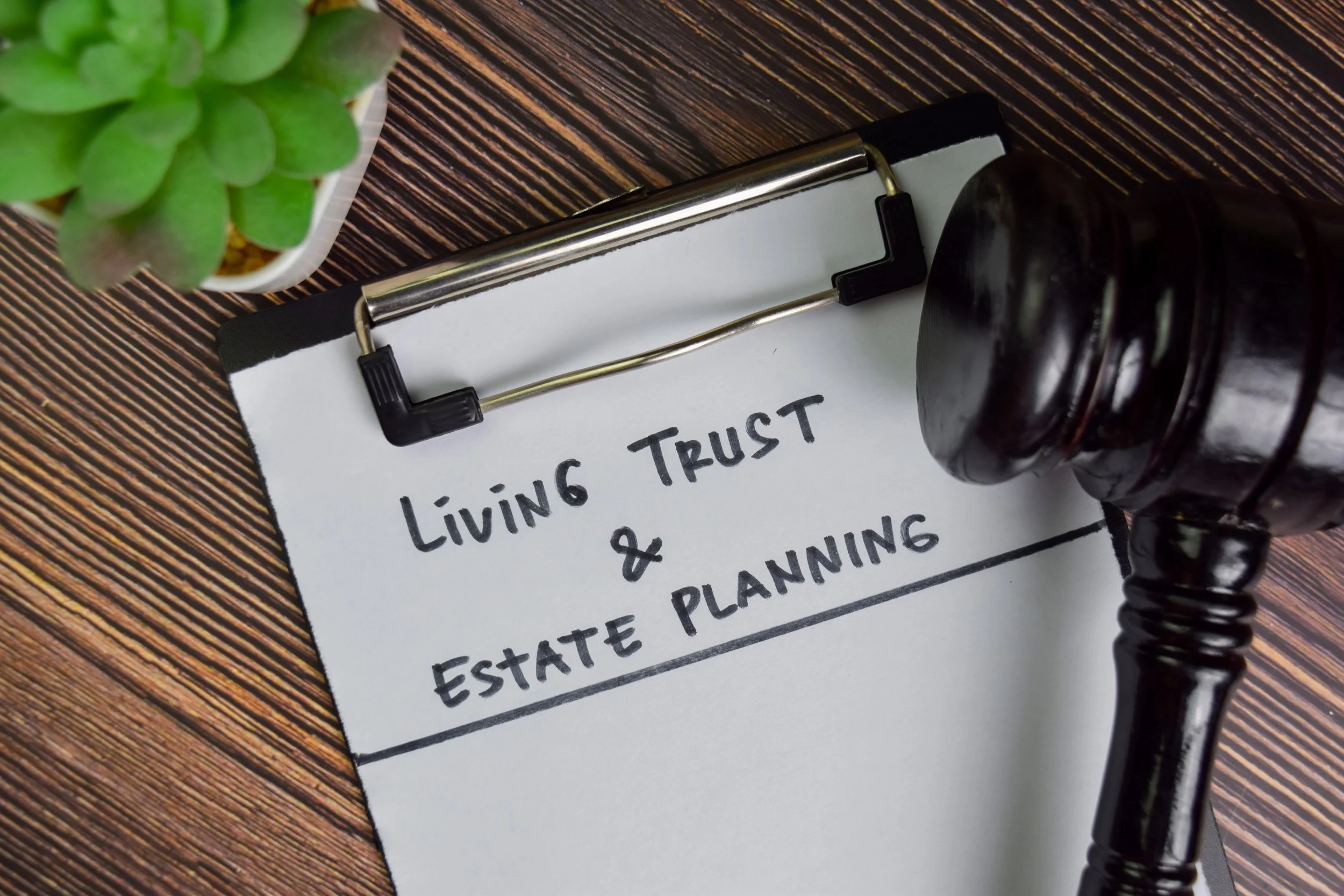 What's the Difference Between a Will and a Trust?